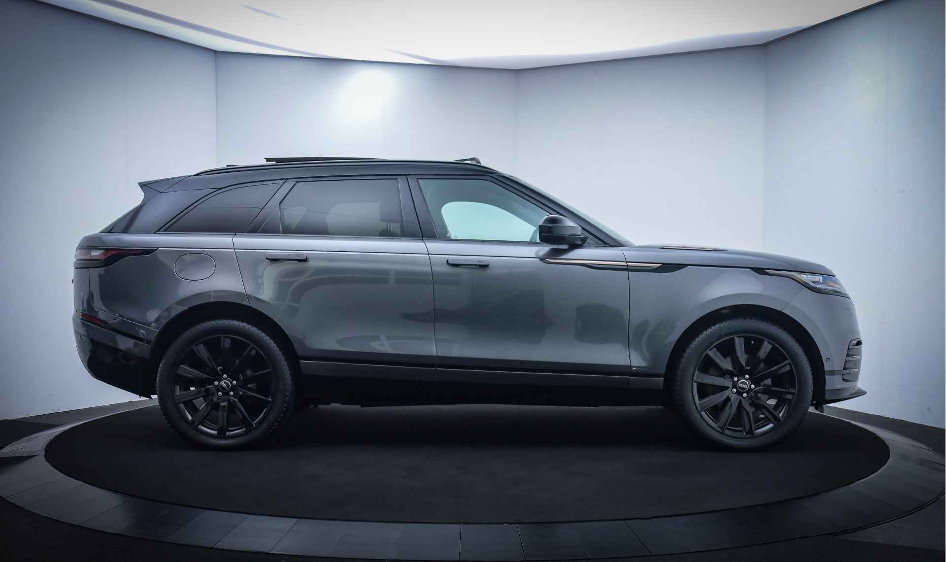 Land Rover Range Rover Velar P300 Turbo AWD R-Dynamic HSE PANO/MEMORY/MERIDIAN/DIGIDASH/HEAD UP/CAMERA/CARPLAY/STUURVERW/STOELVERW+VENT./LANE ASSIST/NAVI/LMV 21'' - 4/35