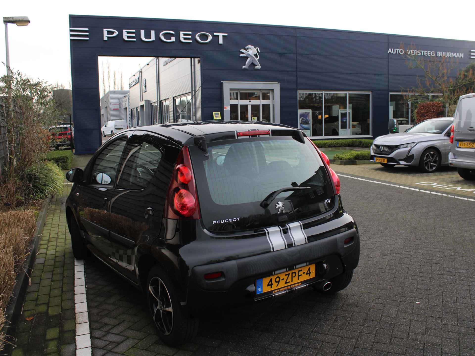 Peugeot 107 1.0-12V 68PK XS 5-drs Airco, Centrale vergrendeling met afstand bediening, Elektrisch bedienbare ramen, Lichtmetalen velgen, Sport striping - 12/33