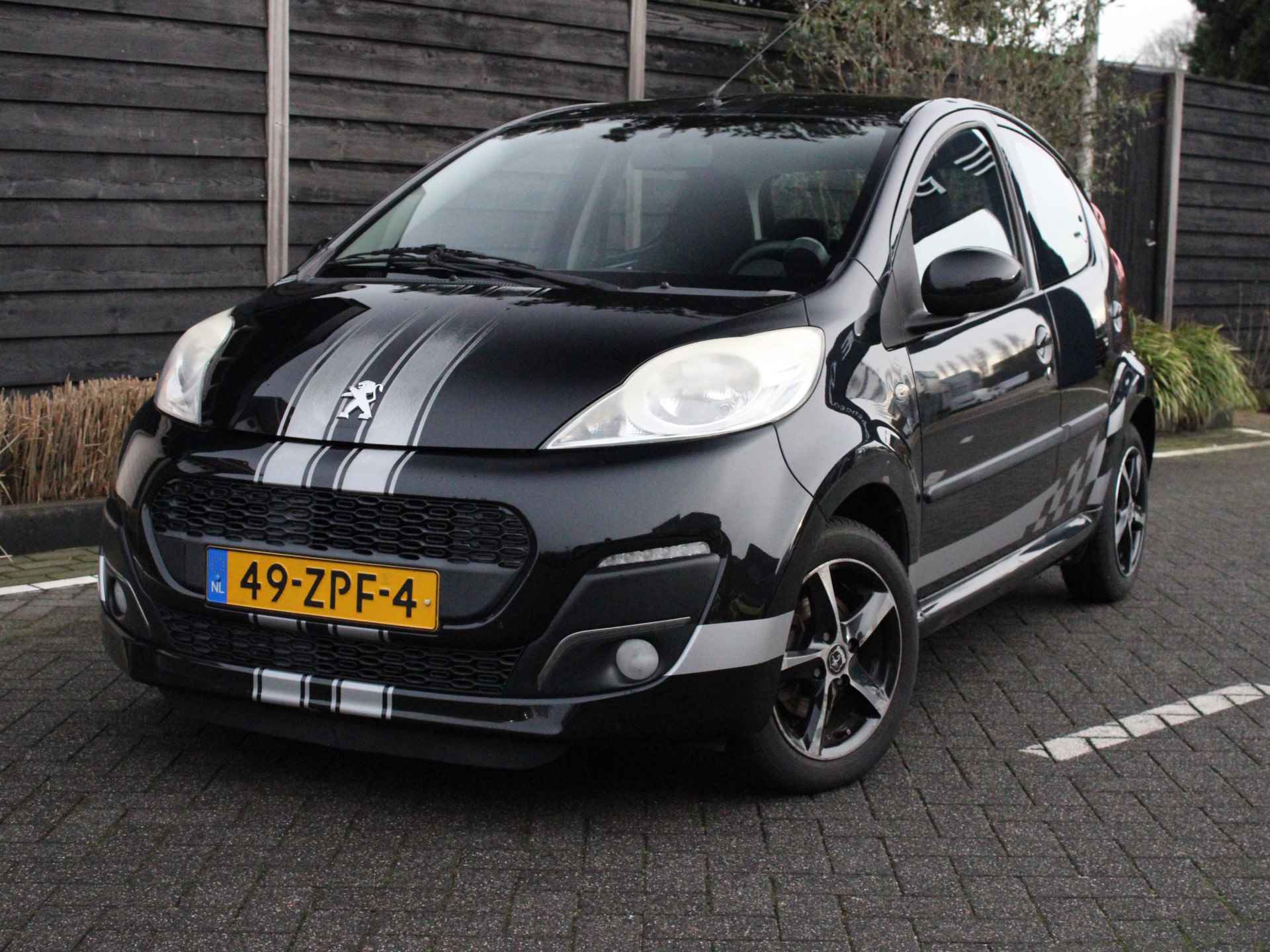 Peugeot 107 1.0-12V 68PK XS 5-drs Airco, Centrale vergrendeling met afstand bediening, Elektrisch bedienbare ramen, Lichtmetalen velgen, Sport striping - 28/33