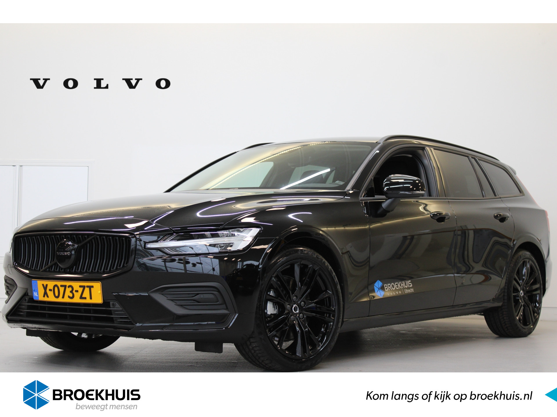 Volvo V60 B3 163PK Essential | Black Pack | Blis | Pilot Assist | 19'' | Getint Glas | Stoelverw