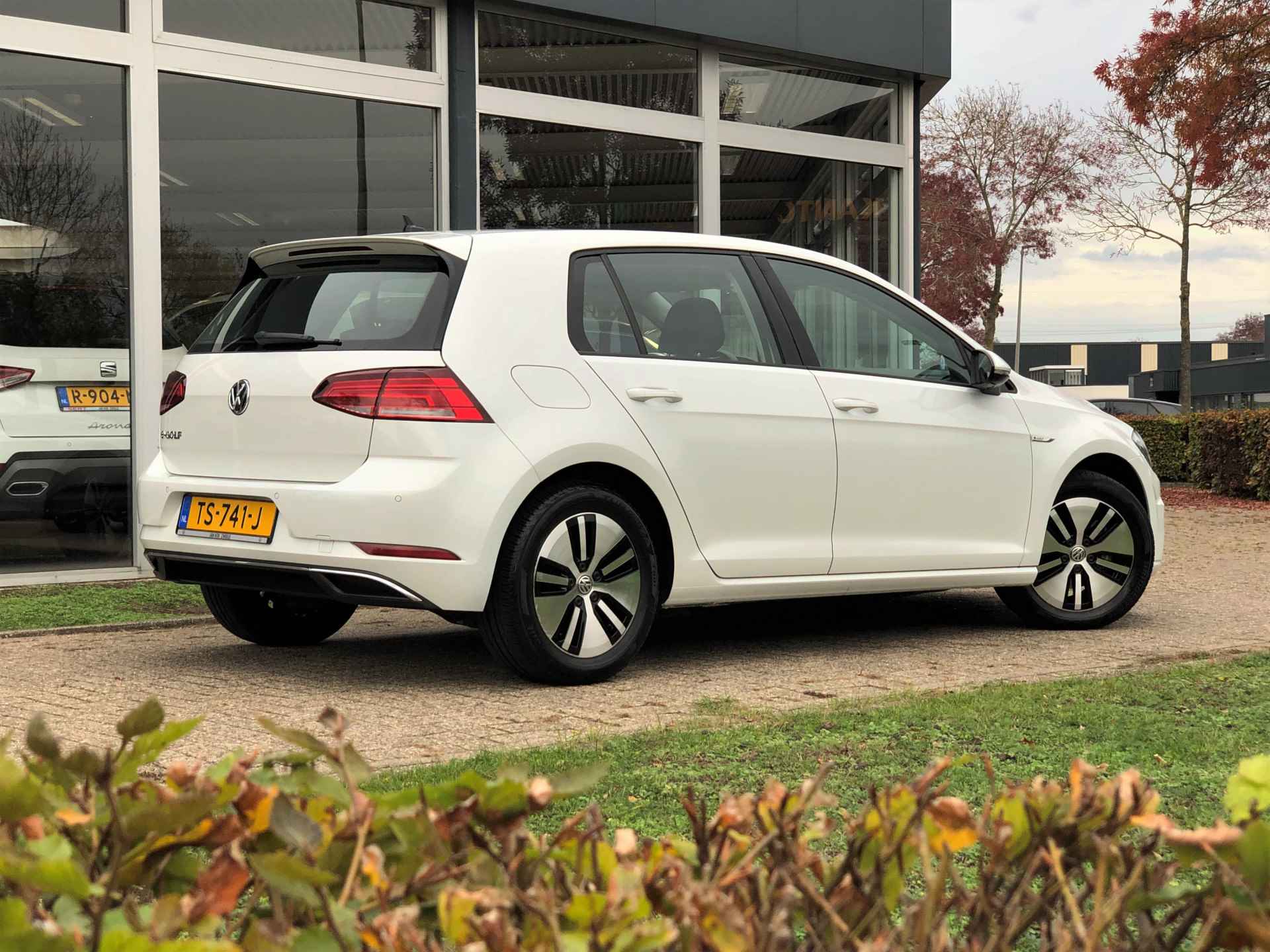 Volkswagen e-Golf 136 pk | 2.000 subsidie | Warmtepomp | Lage km stand - 7/36