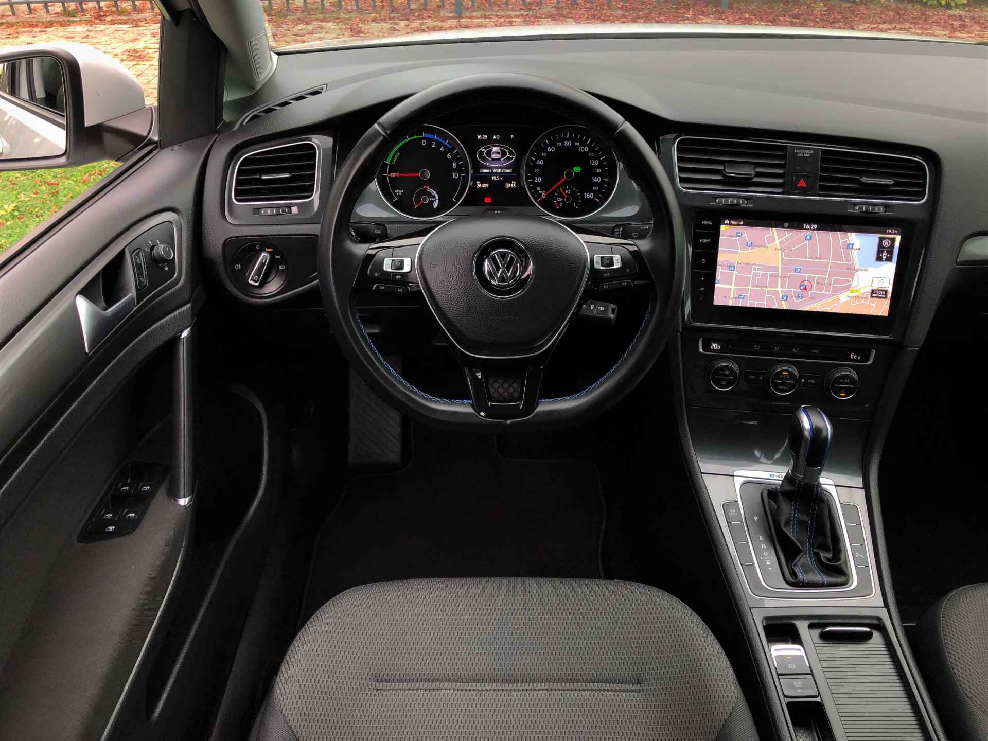 Volkswagen e-Golf 136 pk | 2.000 subsidie | Warmtepomp | Lage km stand - 12/36