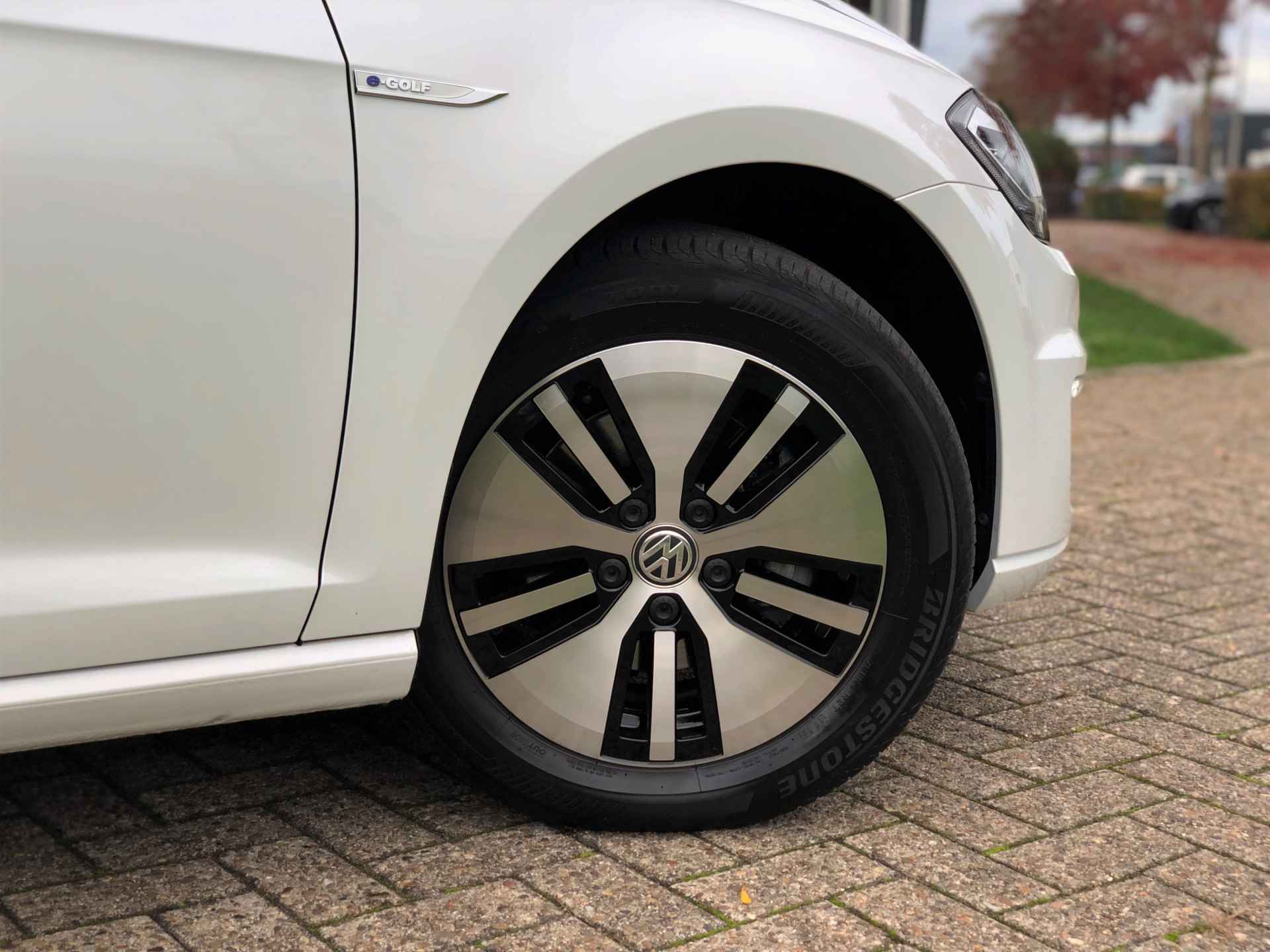 Volkswagen e-Golf 136 pk | 2.000 subsidie | Warmtepomp | Lage km stand - 30/36