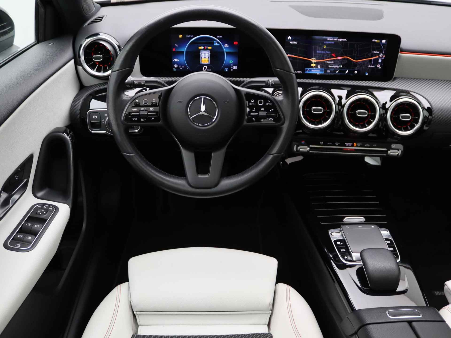 Mercedes-Benz A-klasse 180 Business Solution | Automaat | Panoramadak | Climate control | Navigatie | Half-Leder | LMV | Schuifdak | Parkeer sensoren | Camera | - 9/33