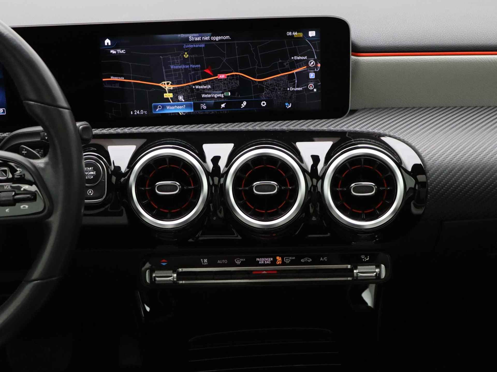Mercedes-Benz A-klasse 180 Business Solution | Automaat | Panoramadak | Climate control | Navigatie | Half-Leder | LMV | Schuifdak | Parkeer sensoren | Camera | - 11/33