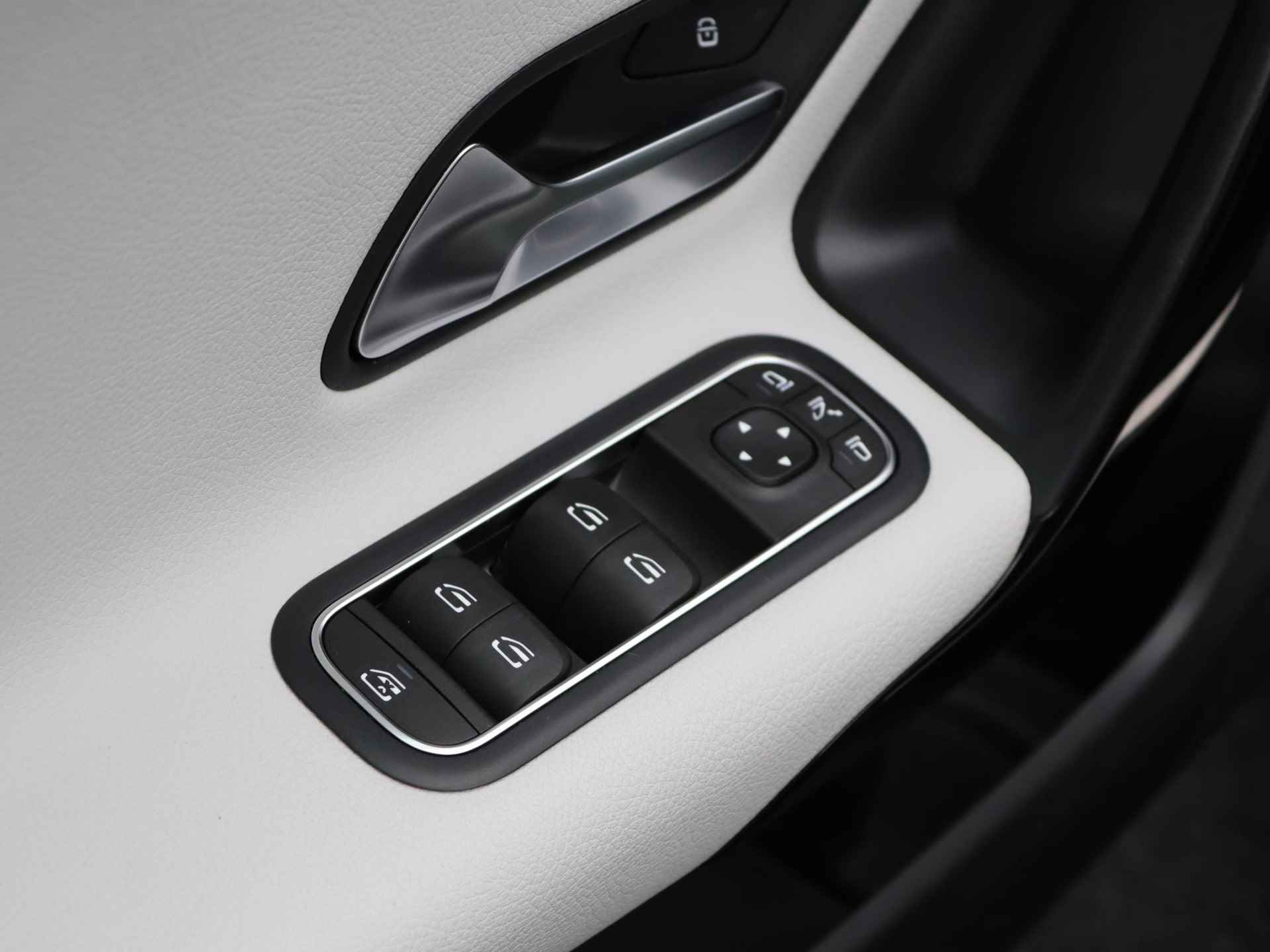 Mercedes-Benz A-klasse 180 Business Solution | Automaat | Panoramadak | Climate control | Navigatie | Half-Leder | LMV | Schuifdak | Parkeer sensoren | Camera | - 13/33