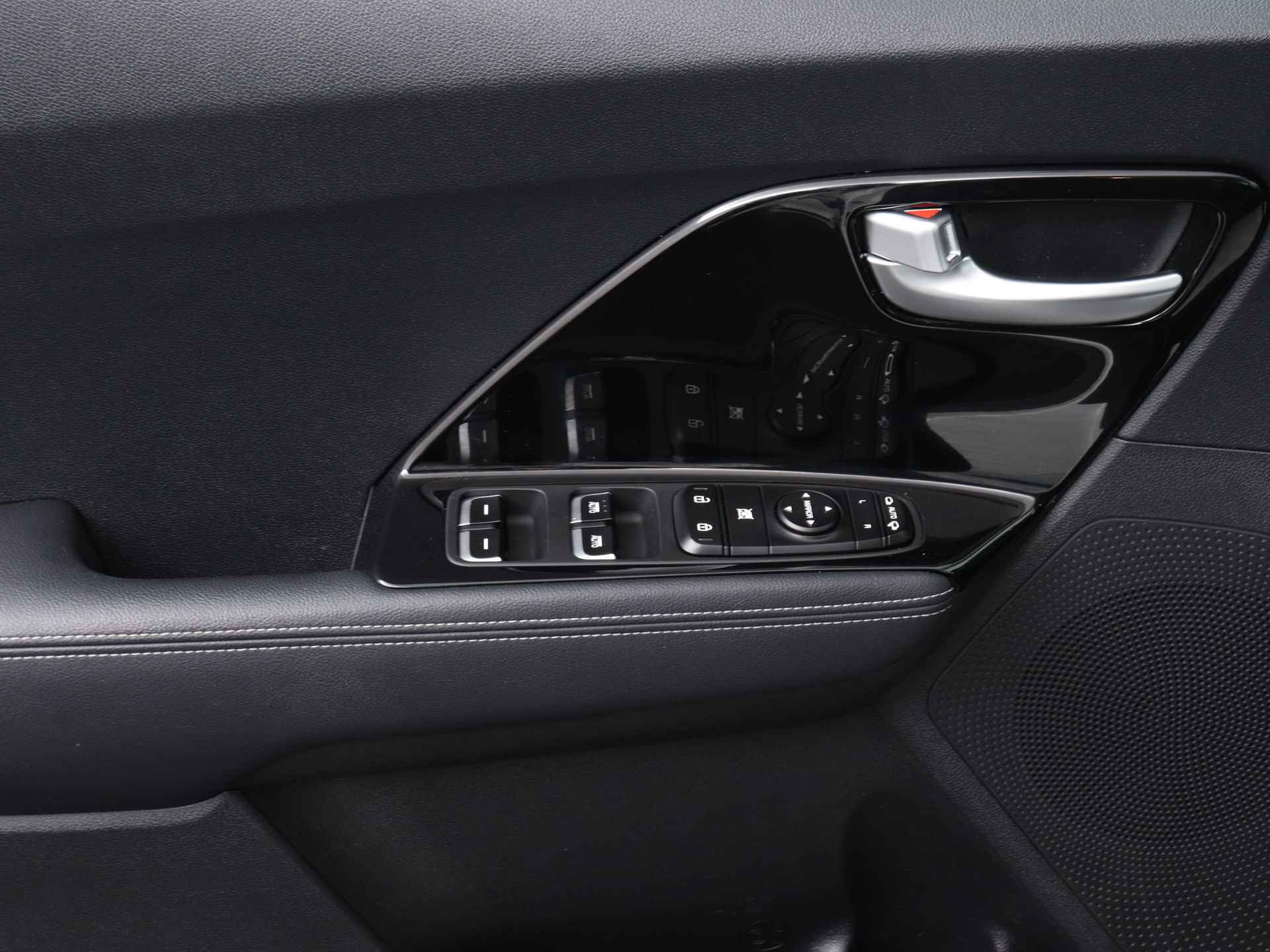 Kia Niro 1.6 GDi Hybrid BusinessLine | Camera | Lederen Bekleding | Stoel-/Stuurverwarming | Luxe auto | Keyless | Navigatie | Trekhaak | - 33/45