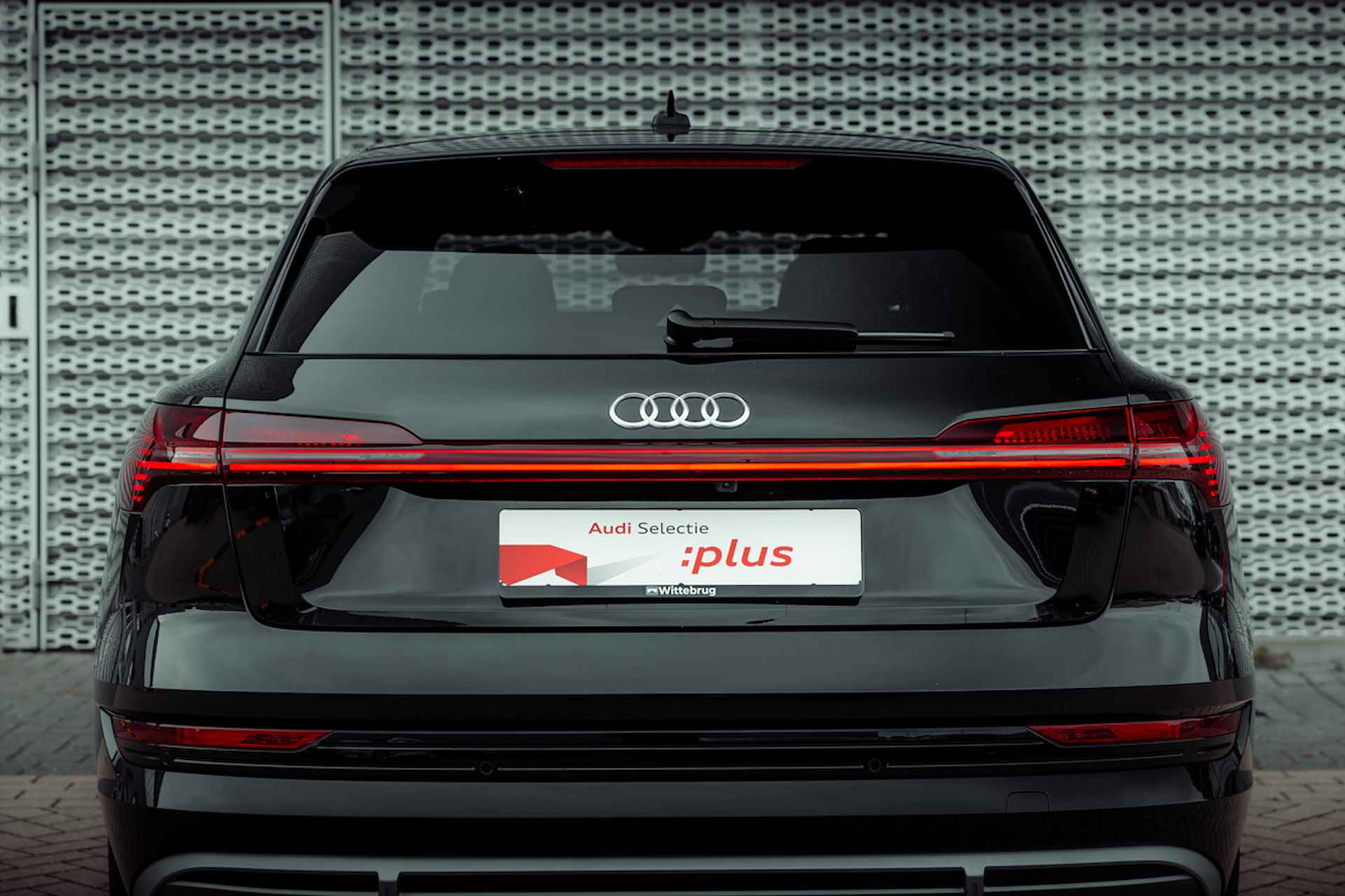 Audi e-tron 55 quattro S edition 95 kWh | Panoramadak | Assistentiepakket Tour | Camera | Tweede laadaansluiting | Privacy glass - 12/36