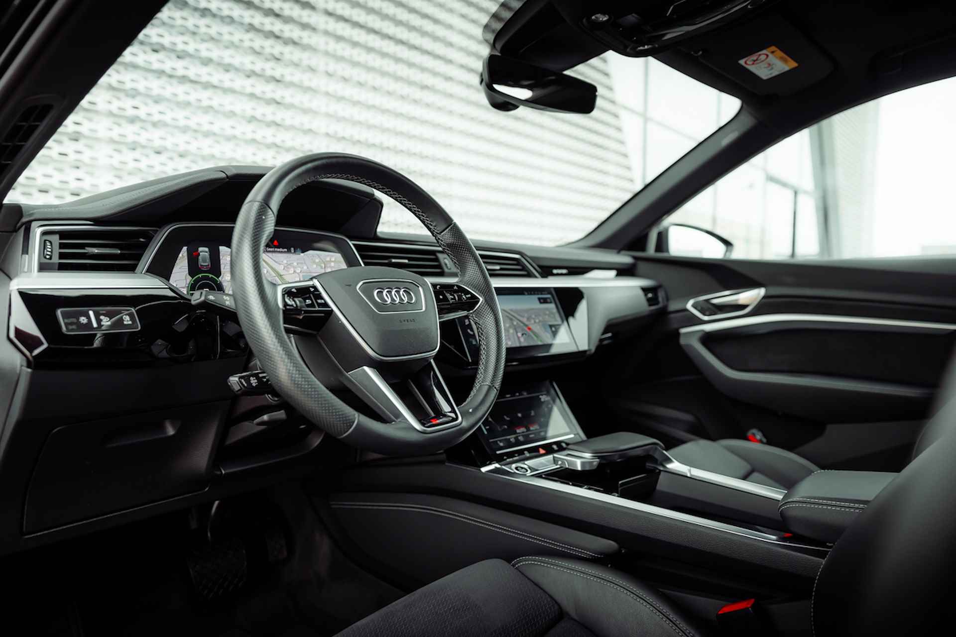 Audi e-tron 55 quattro S edition 95 kWh | Panoramadak | Assistentiepakket Tour | Camera | Tweede laadaansluiting | Privacy glass - 19/36