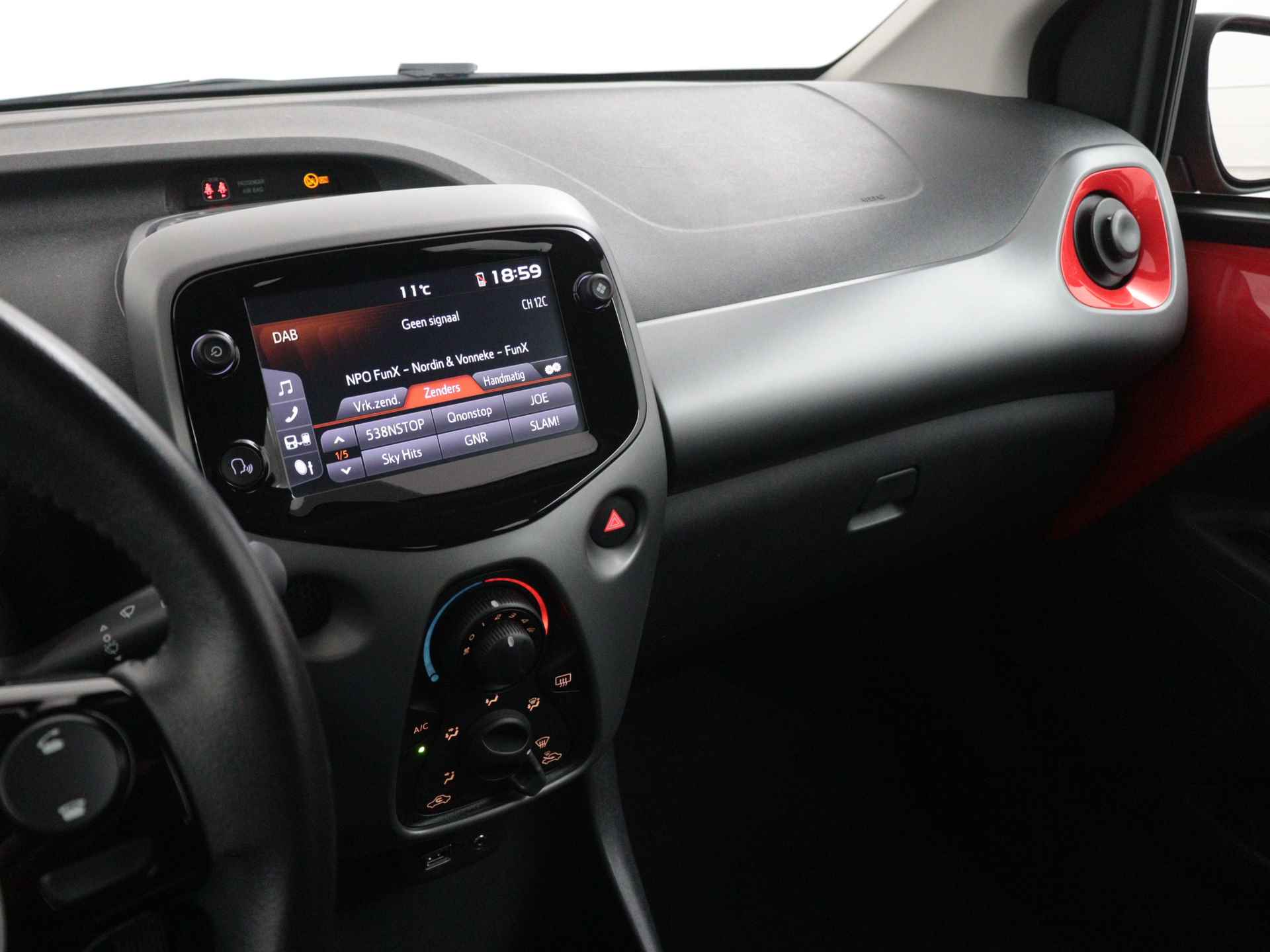 Toyota Aygo 1.0 VVT-i x-play | Camera | Bluetooth | Apple Carplay | - 9/38