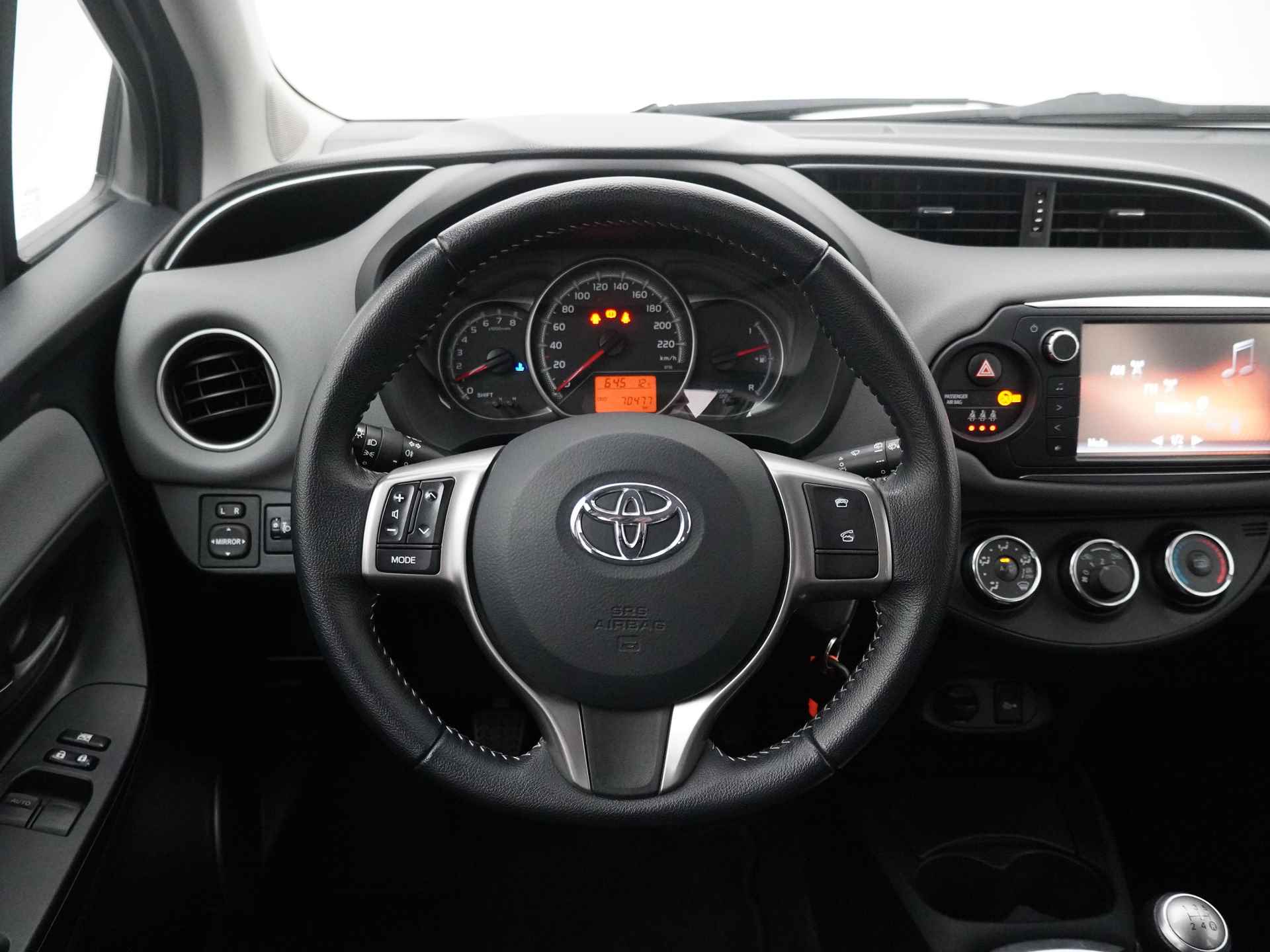 Toyota Yaris 1.0 VVT-i Aspiration Airco I Bluetooth I Hoge zit I 100% dealeronderhouden - 13/17