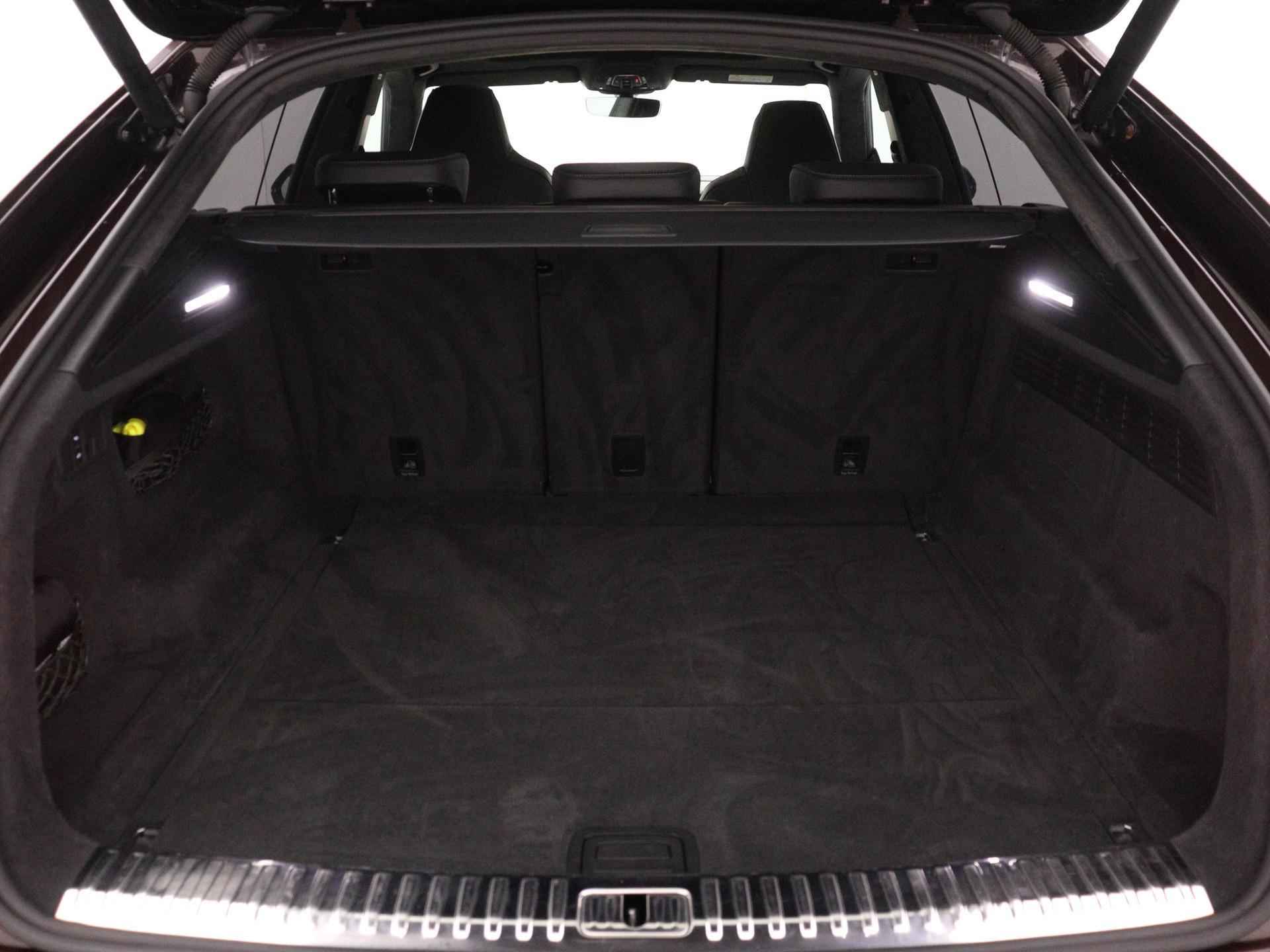 Audi Q8 4.0 TDI SQ8 quattro 435 PK | Automaat | Panoramadak | Navigatie | Virtual cockpit | LED Matrix | Head-up display | Vierwielbesturing | Leder Valcona | Massage stoelen | 360 Camera | Memory seats | Luchtvering | - 18/20