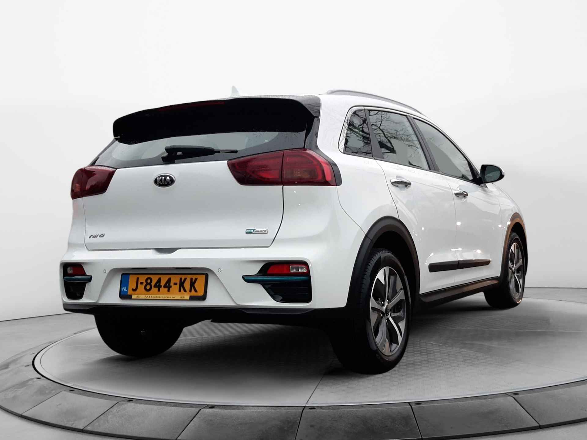 Kia e-Niro DynamicLine 64 kWh (204 PK) 1e-Eig, Keurig-Onderh, 12-Mnd-BOVAG, NL-Auto, Half-Leer, Navigatie/Apple-Carplay/Android-Auto, Adaptive-Cruisecontrol, Keyless-Entry/Start, Achteruitrijcamera, Stoel/Stuur-Verwarming, DAB, Licht-Zicht-Pakket, Lm-Velgen-17Inch, Privacy-Glas - 4/41