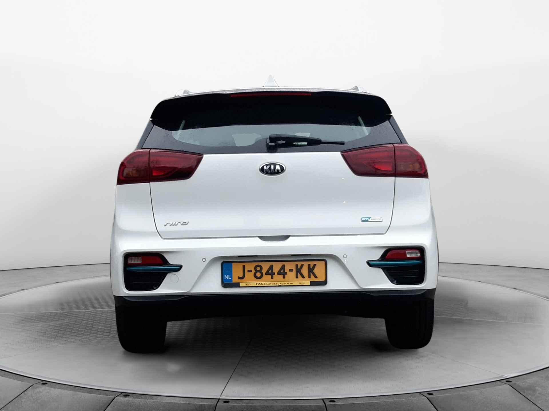 Kia e-Niro DynamicLine 64 kWh (204 PK) 1e-Eig, Keurig-Onderh, 12-Mnd-BOVAG, NL-Auto, Half-Leer, Navigatie/Apple-Carplay/Android-Auto, Adaptive-Cruisecontrol, Keyless-Entry/Start, Achteruitrijcamera, Stoel/Stuur-Verwarming, DAB, Licht-Zicht-Pakket, Lm-Velgen-17Inch, Privacy-Glas - 36/41