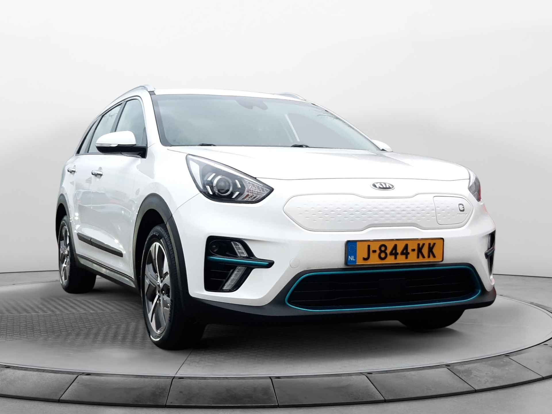 Kia e-Niro DynamicLine 64 kWh (204 PK) 1e-Eig, Keurig-Onderh, 12-Mnd-BOVAG, NL-Auto, Half-Leer, Navigatie/Apple-Carplay/Android-Auto, Adaptive-Cruisecontrol, Keyless-Entry/Start, Achteruitrijcamera, Stoel/Stuur-Verwarming, DAB, Licht-Zicht-Pakket, Lm-Velgen-17Inch, Privacy-Glas - 37/41