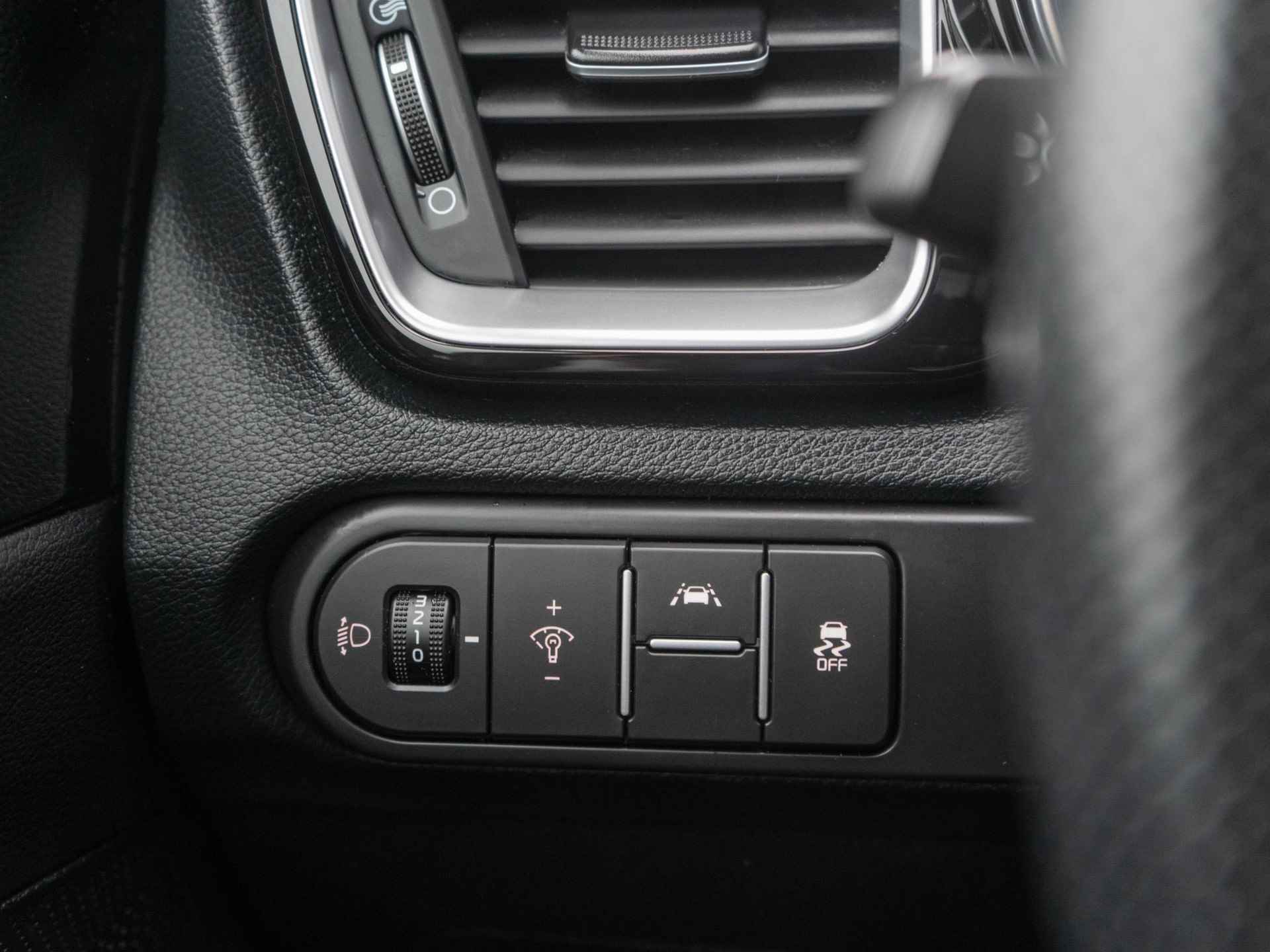Kia Ceed Sportswagon 1.5 T-GDi MHEV GT-Line Edition | Navigatie | Stoelverwarming | Afneembare trekhaak | - 27/29
