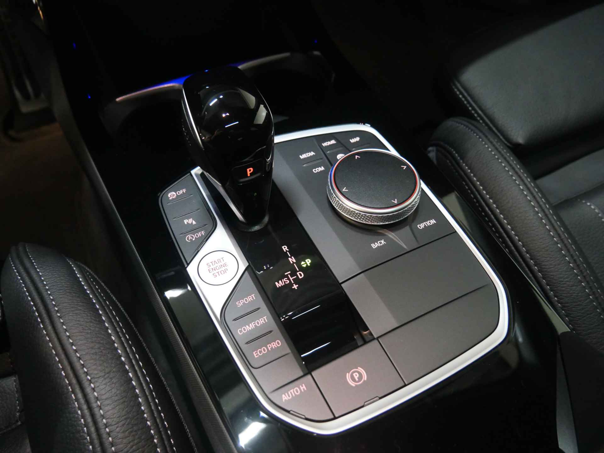 BMW 2 Serie Gran Coupé 218i High Executive M Sport Automaat / Panoramadak / M Sportstoelen / Adaptieve LED / Active Cruise Control / M Sportonderstel / Parking Assistant / Leder - 18/32