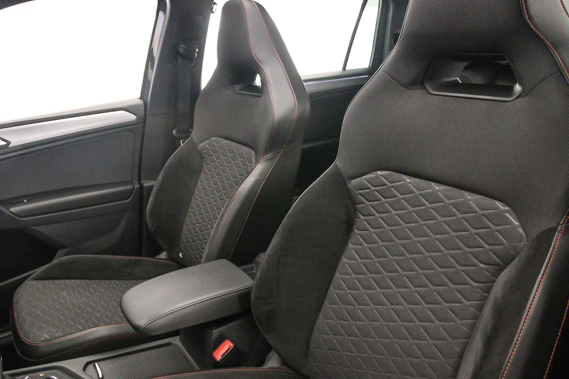 SEAT Tarraco FR 1.4 TSI e-Hybrid 245pk DSG Automaat Panoramadak, 360 camera, Elektrische achterklep, Adaptive cruise control, Navigatie, Airco, Stoelverwarming, LED verlichting, Stuurwiel verwarmd, Parkeersensoren - 4/53