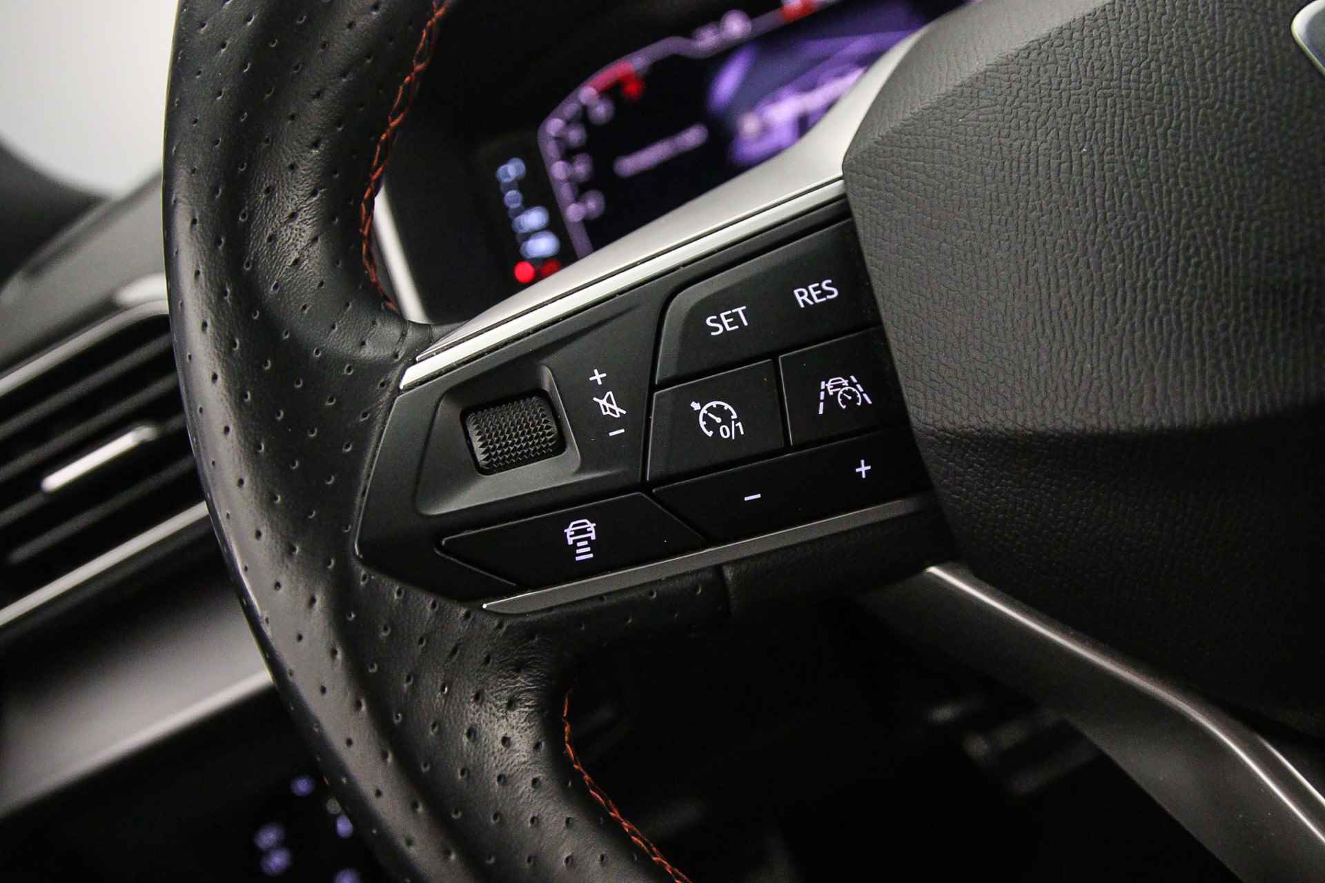 SEAT Tarraco FR 1.4 TSI e-Hybrid 245pk DSG Automaat Panoramadak, 360 camera, Elektrische achterklep, Adaptive cruise control, Navigatie, Airco, Stoelverwarming, LED verlichting, Stuurwiel verwarmd, Parkeersensoren - 17/53