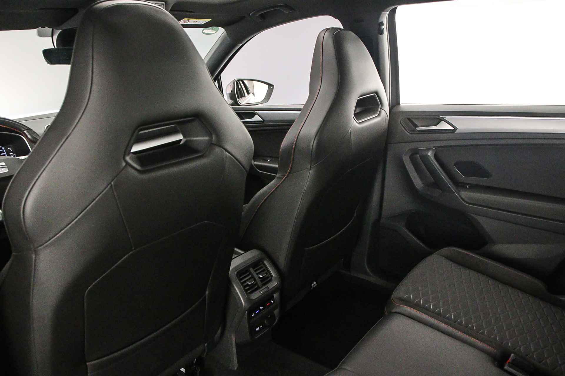 SEAT Tarraco FR 1.4 TSI e-Hybrid 245pk DSG Automaat Panoramadak, 360 camera, Elektrische achterklep, Adaptive cruise control, Navigatie, Airco, Stoelverwarming, LED verlichting, Stuurwiel verwarmd, Parkeersensoren - 42/53