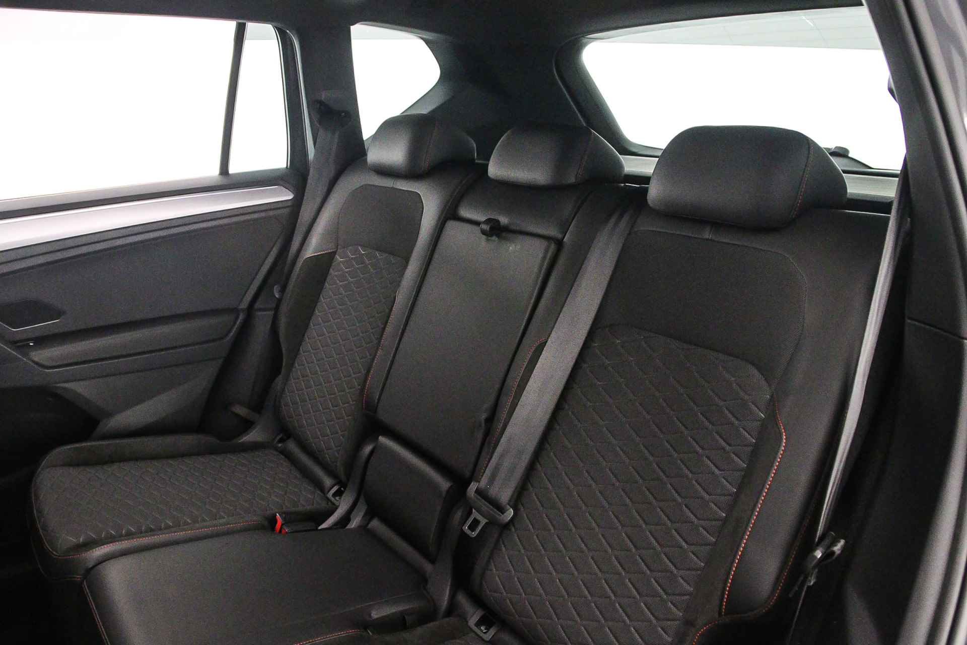SEAT Tarraco FR 1.4 TSI e-Hybrid 245pk DSG Automaat Panoramadak, 360 camera, Elektrische achterklep, Adaptive cruise control, Navigatie, Airco, Stoelverwarming, LED verlichting, Stuurwiel verwarmd, Parkeersensoren - 44/53