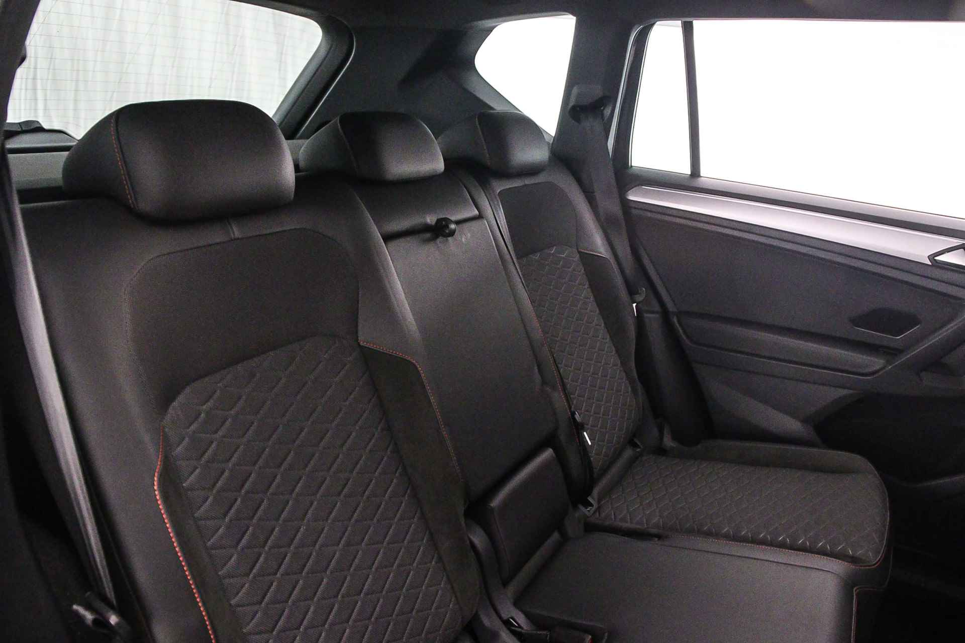 SEAT Tarraco FR 1.4 TSI e-Hybrid 245pk DSG Automaat Panoramadak, 360 camera, Elektrische achterklep, Adaptive cruise control, Navigatie, Airco, Stoelverwarming, LED verlichting, Stuurwiel verwarmd, Parkeersensoren - 50/53