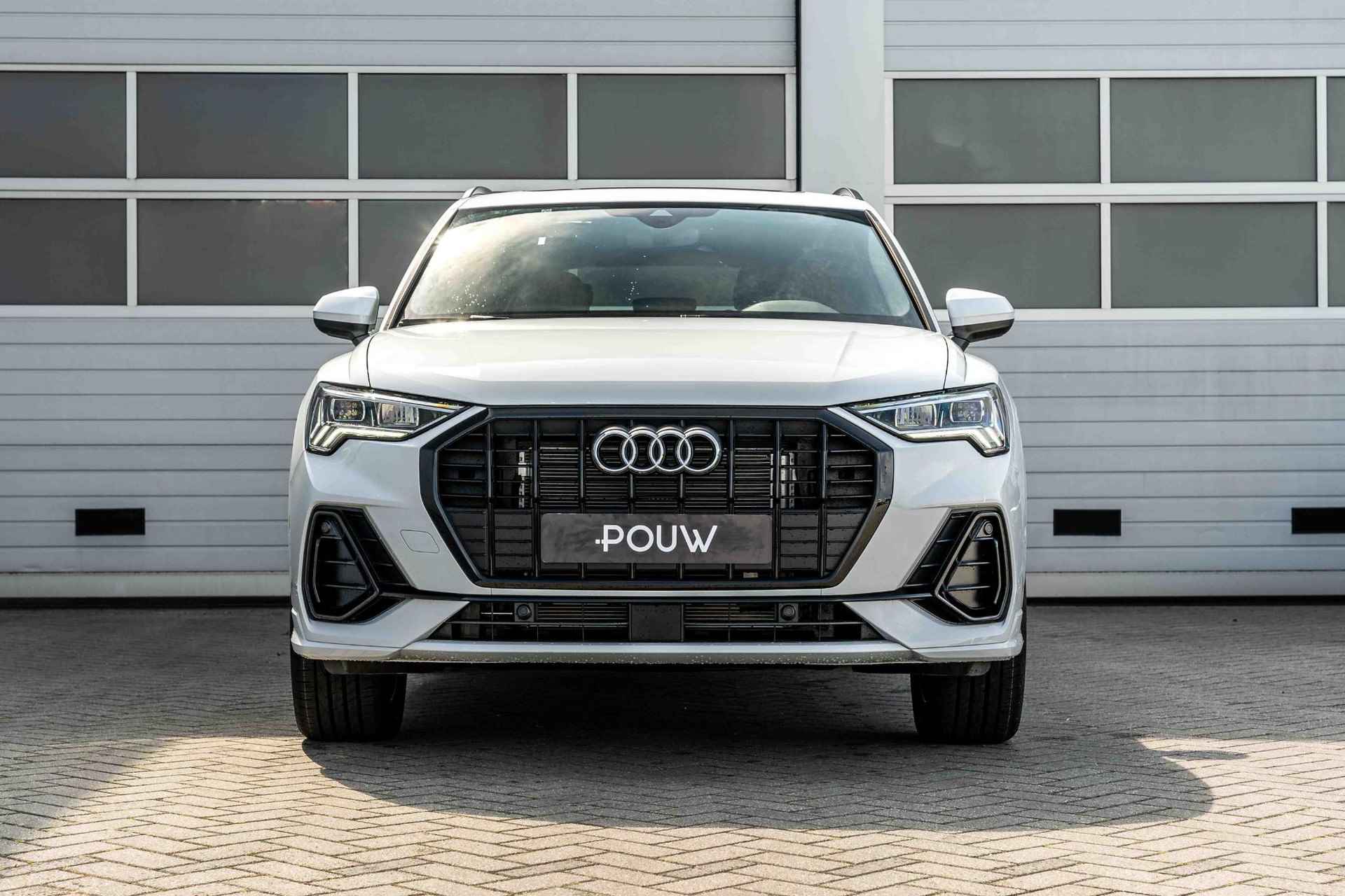 Audi Q3 35 TFSI 150pk S Edition Competition | Panoramadak | Achteruitrijcamera - 7/53