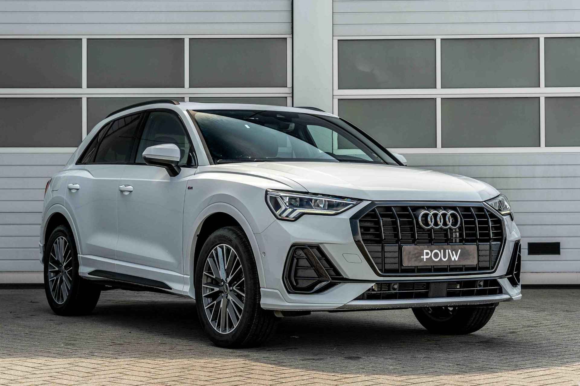 Audi Q3 35 TFSI 150pk S Edition Competition | Panoramadak | Achteruitrijcamera - 9/53