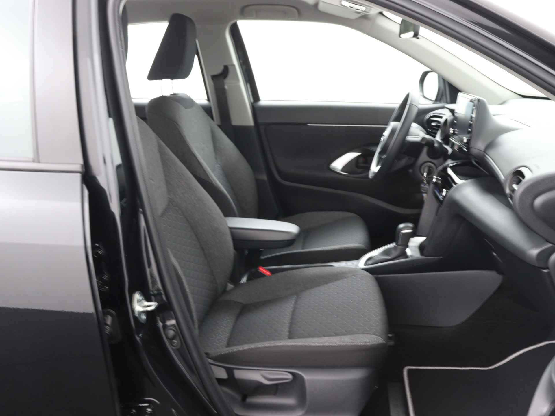 Toyota Yaris Cross 1.5 Hybrid Active | Camera | Apple Carplay & Android Auto | Adap. Cruise Control | Climate Control | - 31/42