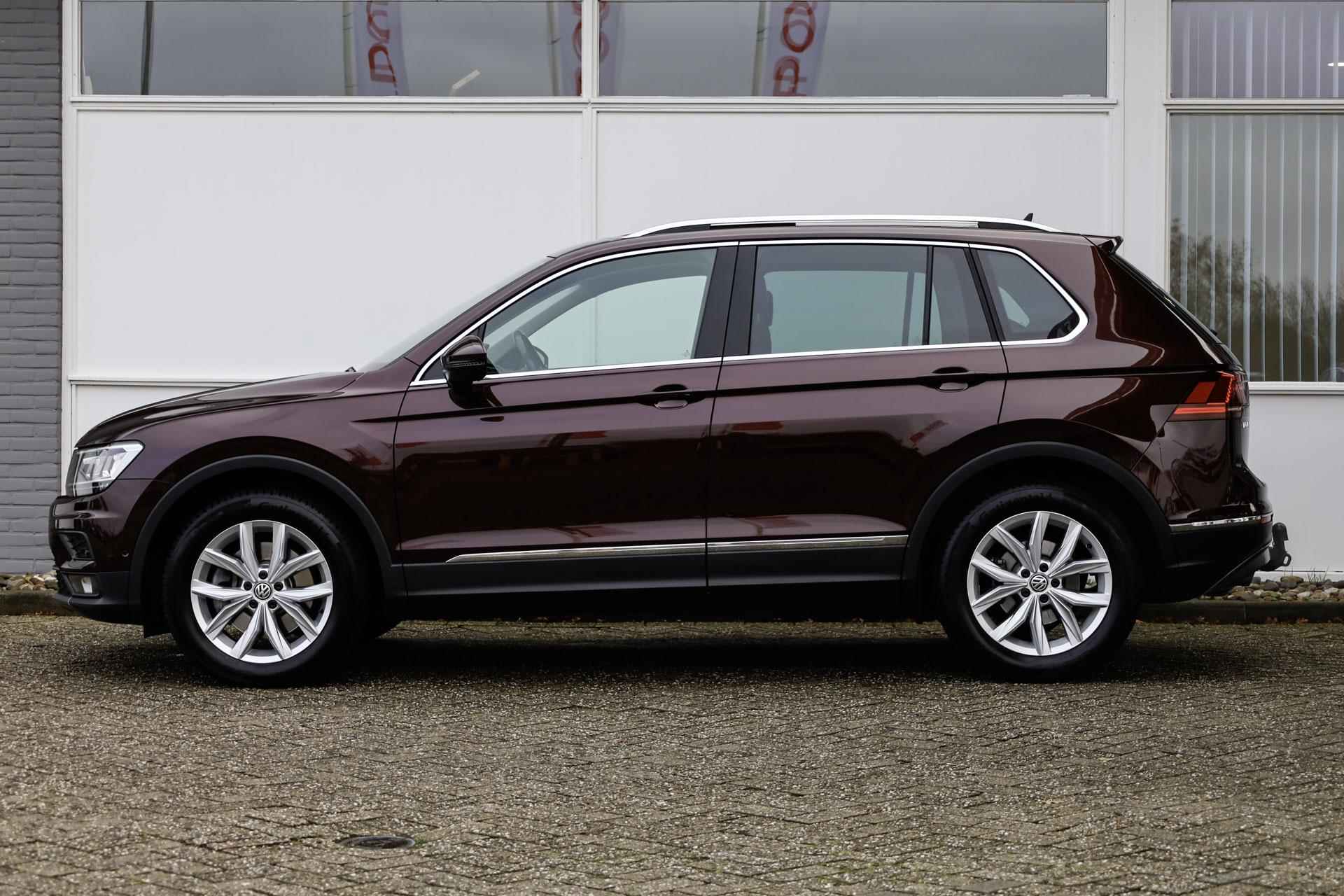 Volkswagen Tiguan 2.0 TSI 190pk DSG 4Motion Highline | Trekhaak | Panoramadak | Stoelverwarming | Camera - 11/55