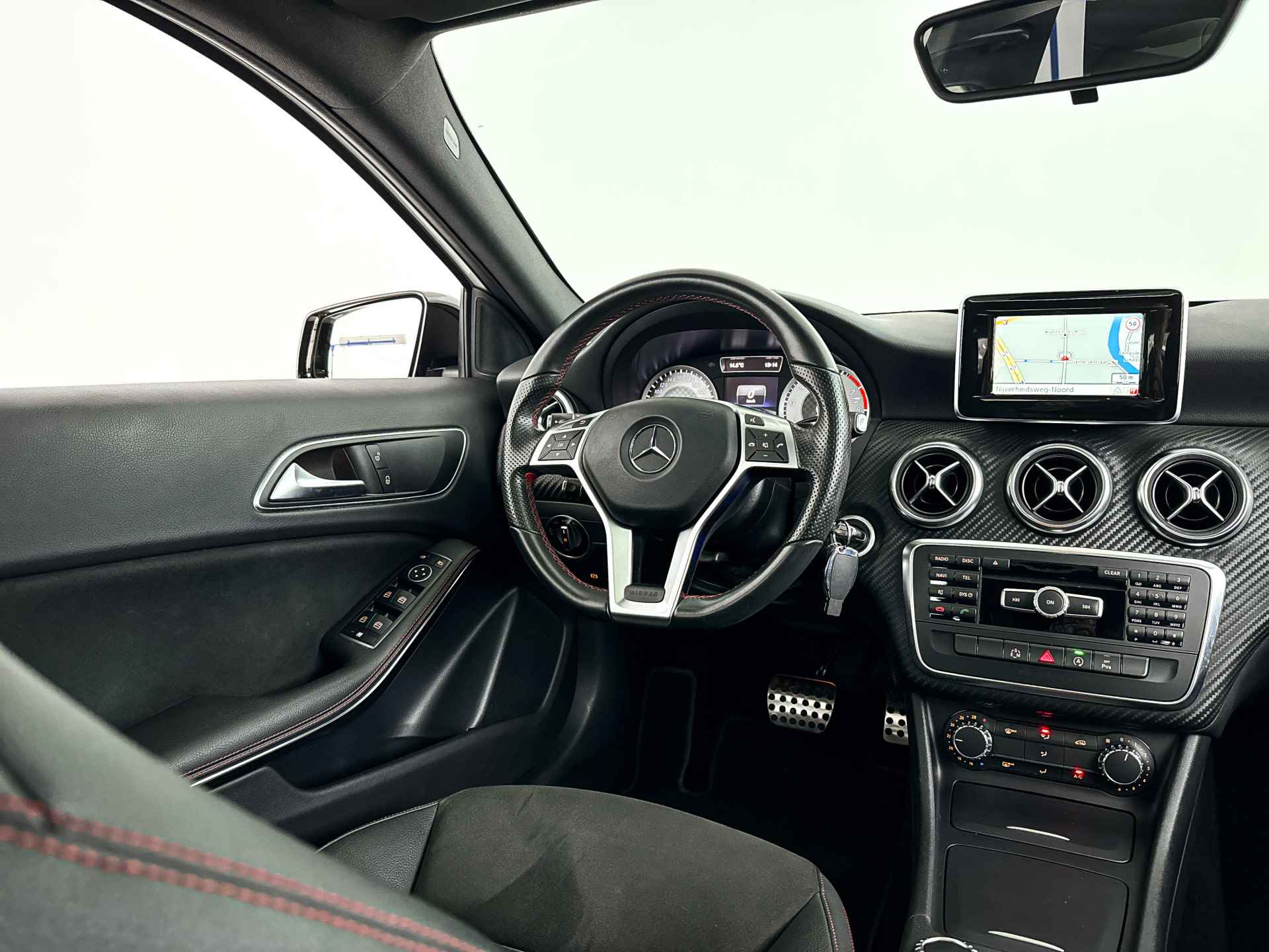 Mercedes-Benz A-Klasse Aut. 180 Ambition | Panoramadak | Carbon sierdelen - 4/31