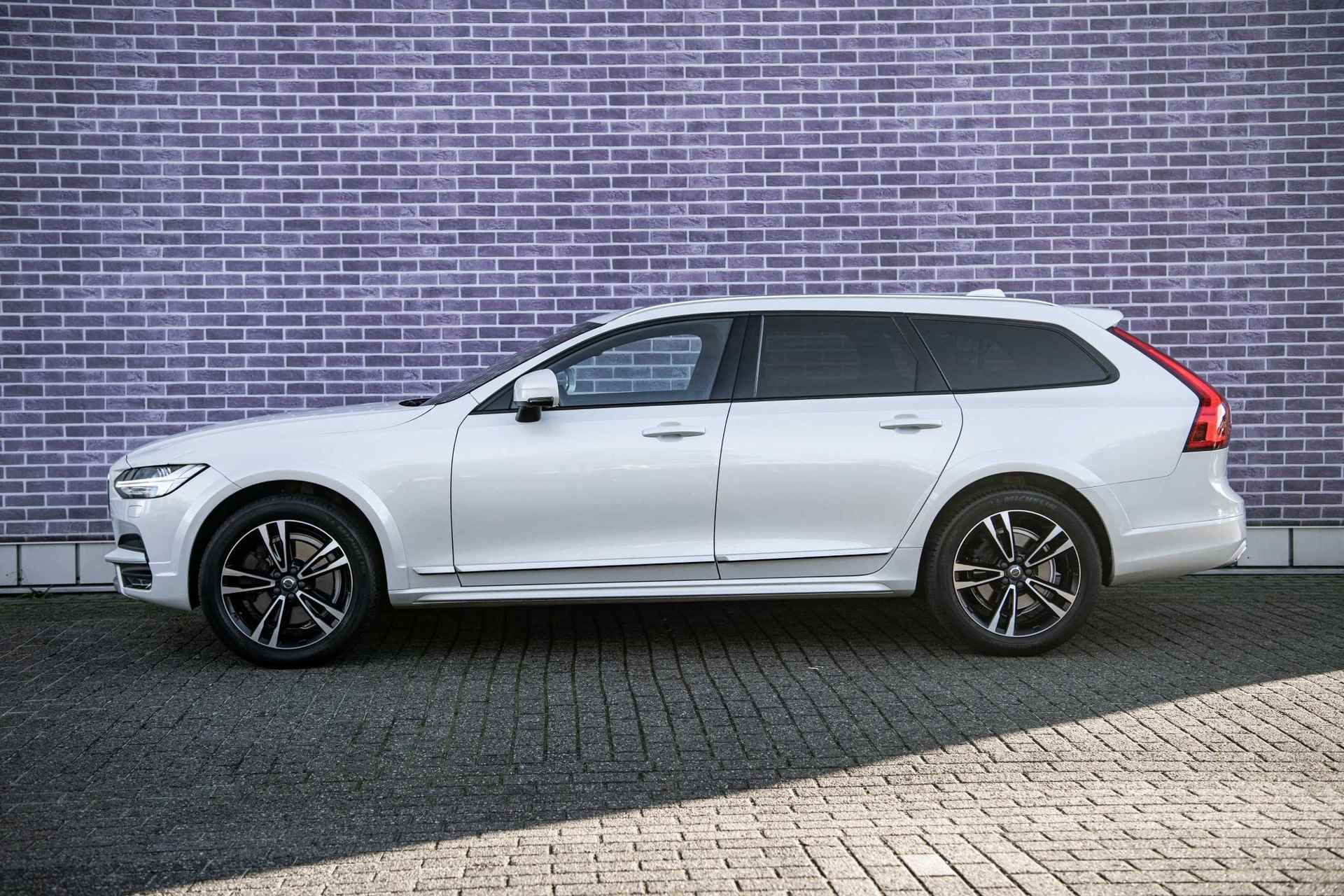 Volvo V90 Cross Country 2.0 T5 Pro | Panodak | Trekhaak | 360 Camera | Standkachel | Kinderzitje | Head-Up | Massage | Ventilatie | BLIS | Adapt.Cruise - 5/40