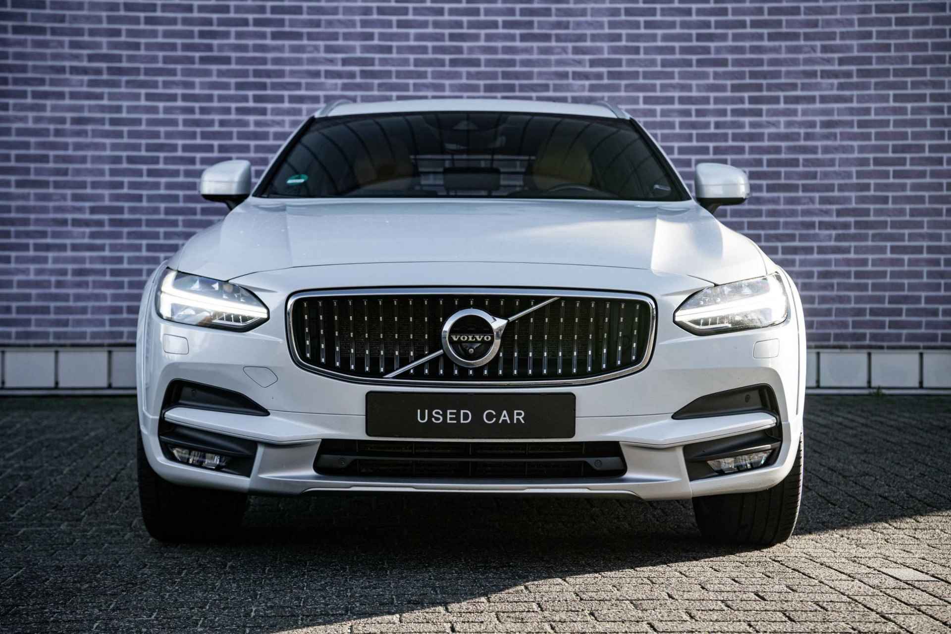 Volvo V90 Cross Country 2.0 T5 Pro | Panodak | Trekhaak | 360 Camera | Standkachel | Kinderzitje | Head-Up | Massage | Ventilatie | BLIS | Adapt.Cruise - 10/40