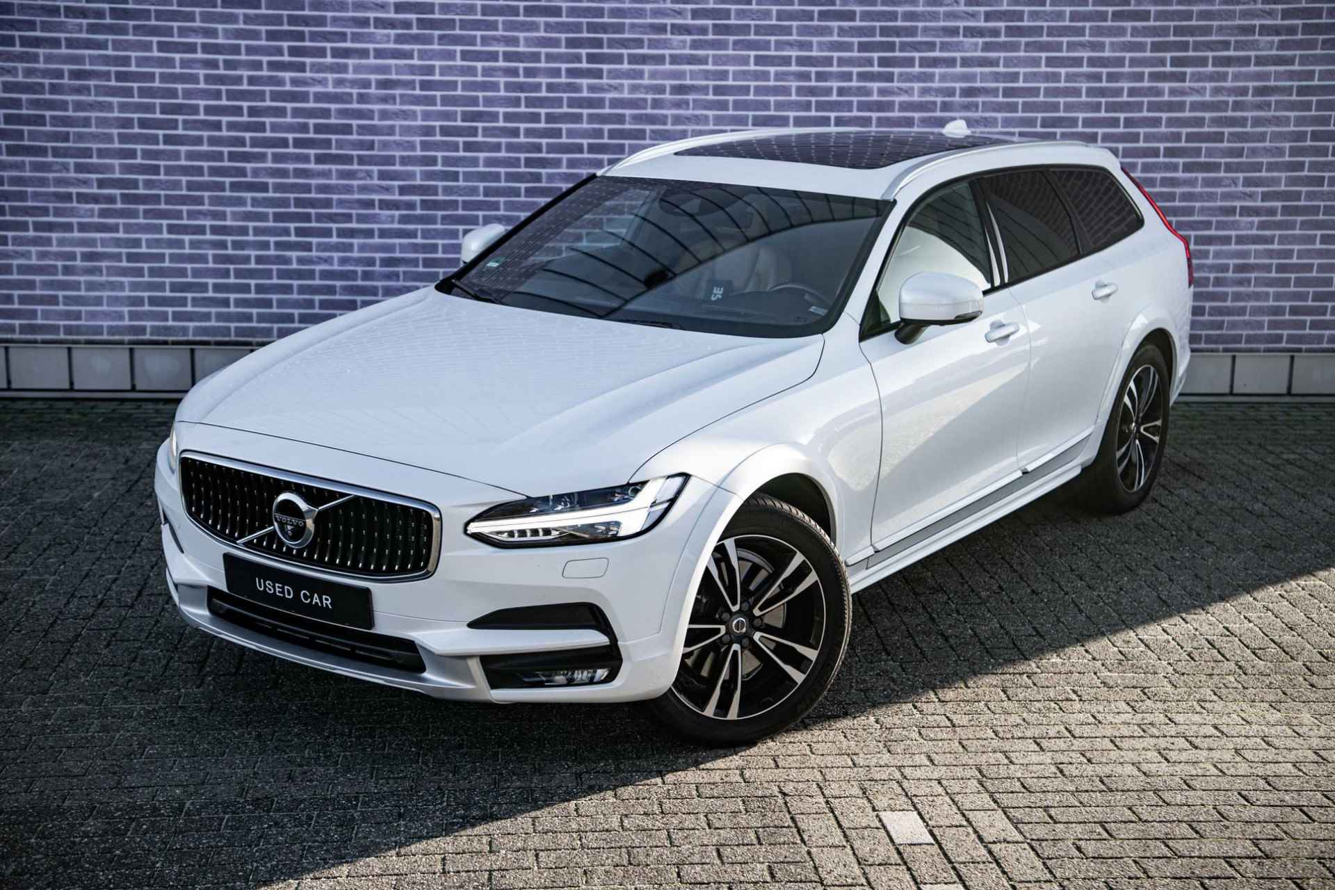 Volvo V90 Cross Country 2.0 T5 Pro | Panodak | Trekhaak | 360 Camera | Standkachel | Kinderzitje | Head-Up | Massage | Ventilatie | BLIS | Adapt.Cruise - 16/40