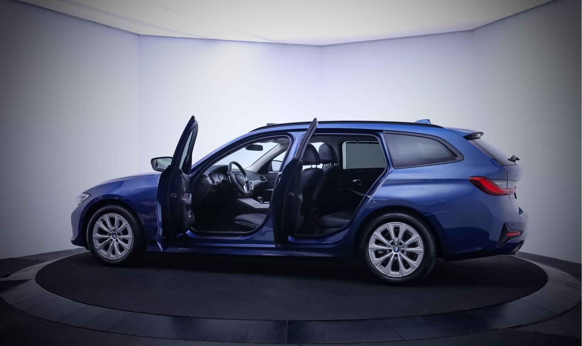 BMW 3 Serie Touring 318iA Executive Edition PANO/FULL LED/NAVI/CARPLAY/STOELVERW./LEDER/ELEK KLEP/LANE ASSIST/LMV - 10/27