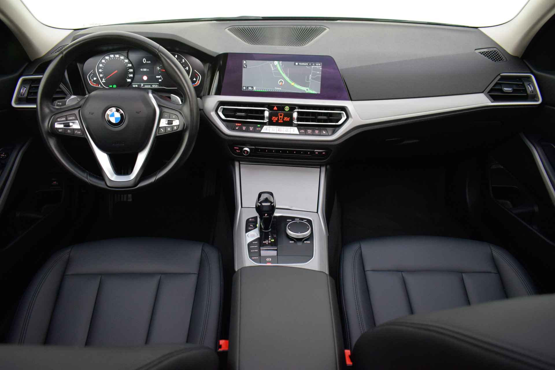 BMW 3 Serie Touring 318iA Executive Edition PANO/FULL LED/NAVI/CARPLAY/STOELVERW./LEDER/ELEK KLEP/LANE ASSIST/LMV - 18/27