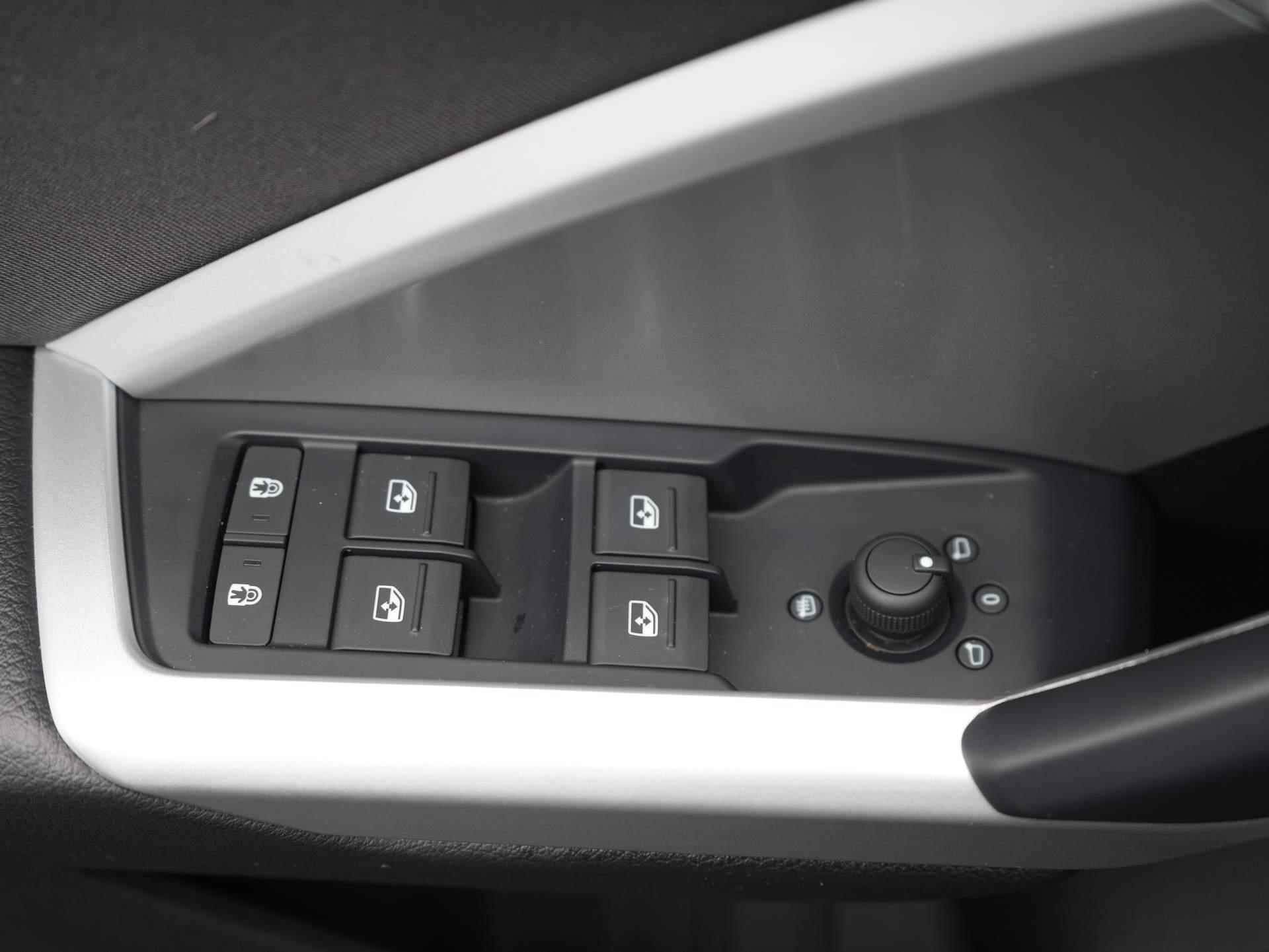 Audi Q3 35 TFSI Pro Line Clima | Trekhaak | Apple Carplay | 19 Inch - 28/41