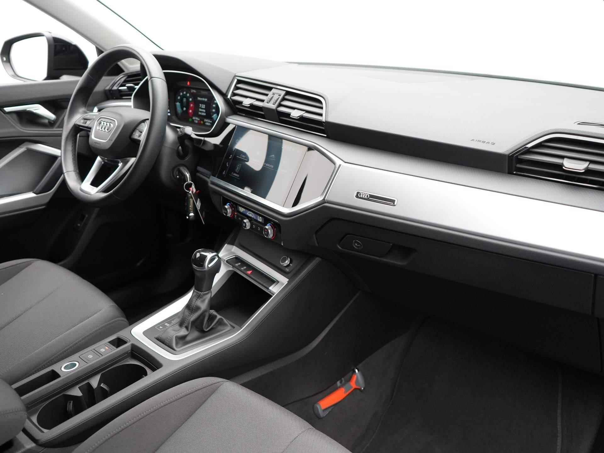 Audi Q3 35 TFSI Pro Line Clima | Trekhaak | Apple Carplay | 19 Inch - 32/41