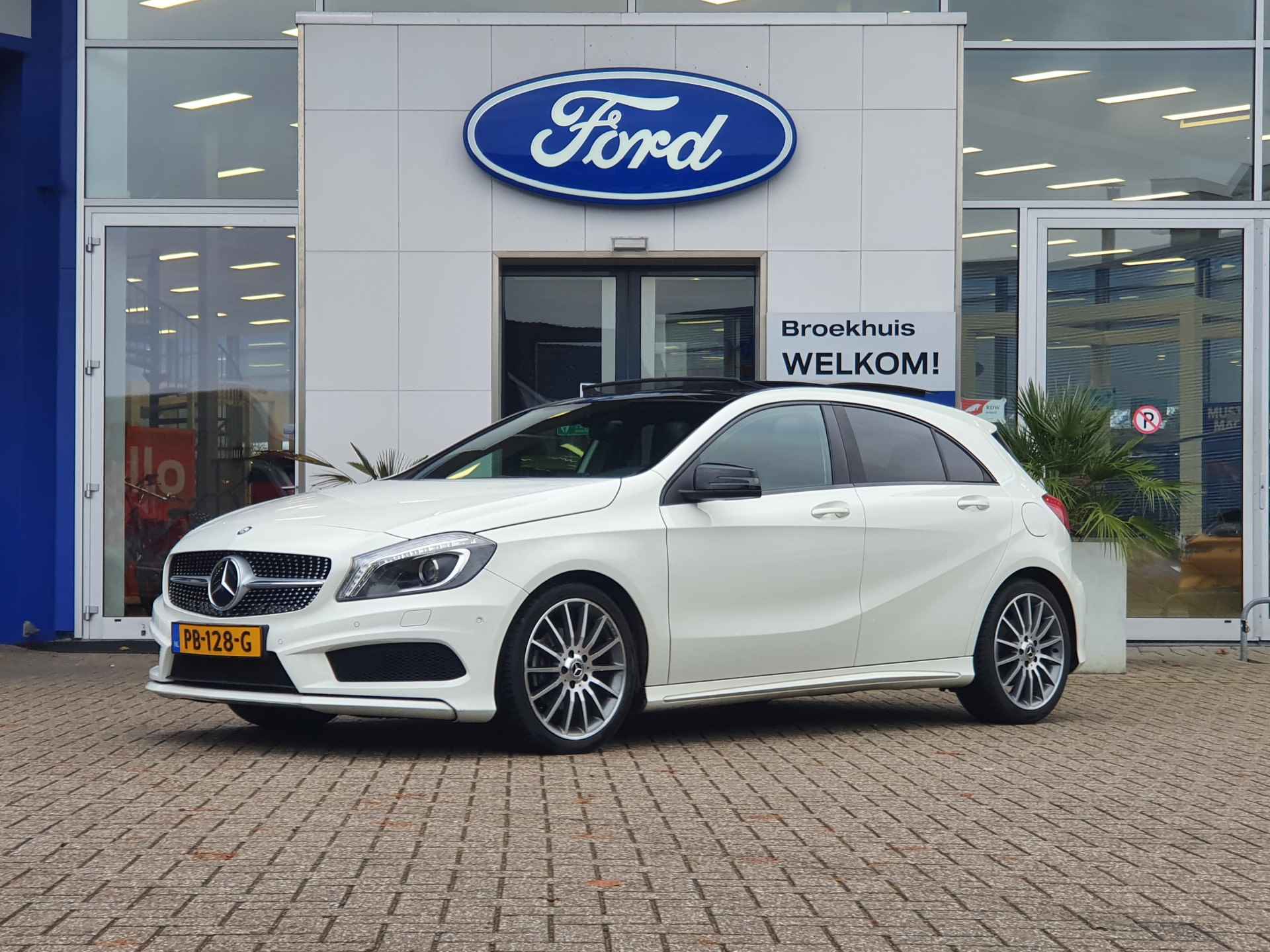 Mercedes-Benz A-Klasse 180 AMG-Pakket | Panoramadak | Cruise Control | Stoelverwarming | Navi - 34/34