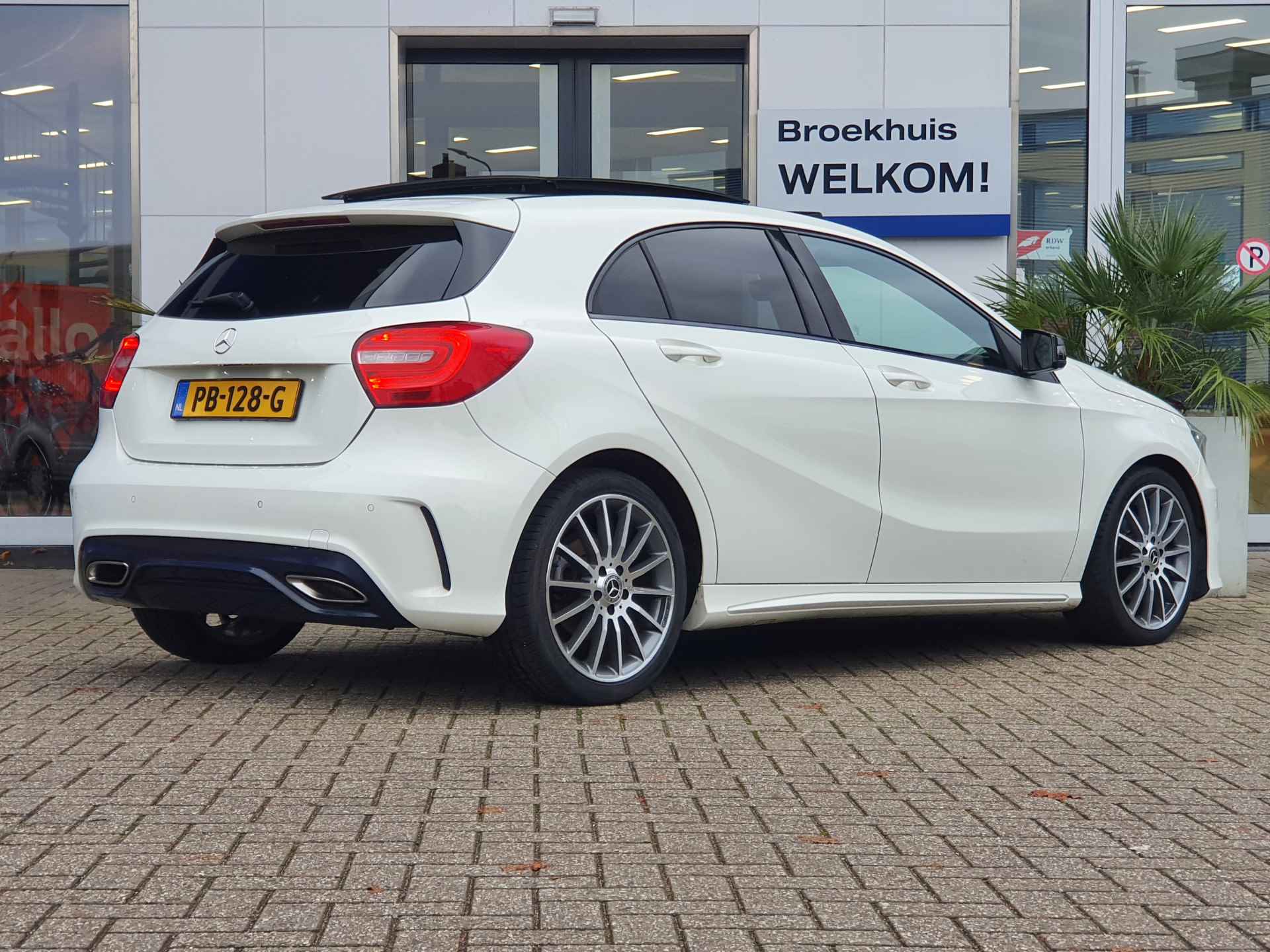 Mercedes-Benz A-Klasse 180 AMG-Pakket | Panoramadak | Cruise Control | Stoelverwarming | Navi - 3/34