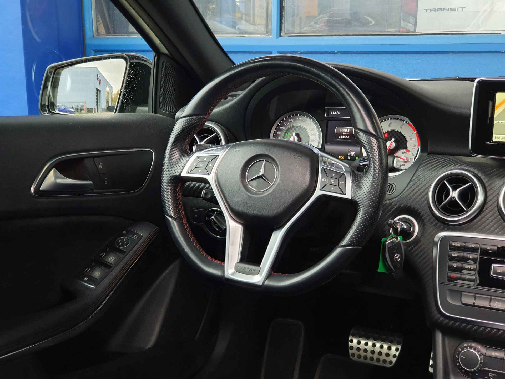 Mercedes-Benz A-Klasse 180 AMG-Pakket | Panoramadak | Cruise Control | Stoelverwarming | Navi - 22/34