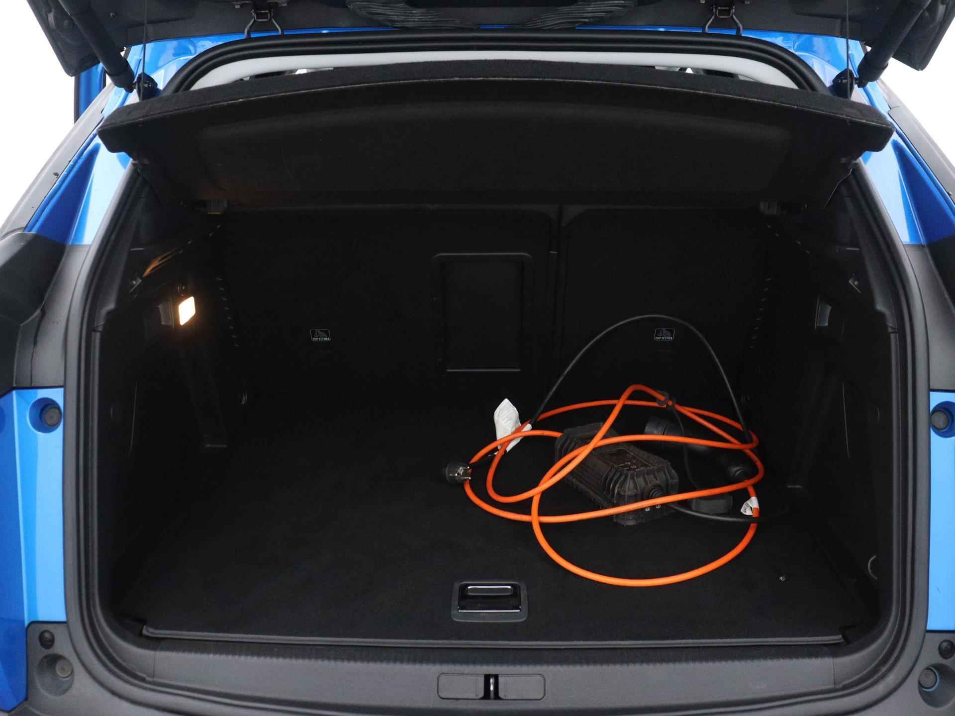 Peugeot 3008 SUV Allure 1.6 Plug-in Hybrid 225pk Automaat | Navigatie | Achteruitrijcamera | Handsfree achterklep | Dodehoeksensor | Climate Control | Stoelverwarming | Keyless | Parkeersensoren v+a | Cruise Control | Led koplampen | Apple Carplay | Bluetooth | DAB+ radio | Donker getint glas | 18" lichtmetalen velgen | - 16/36
