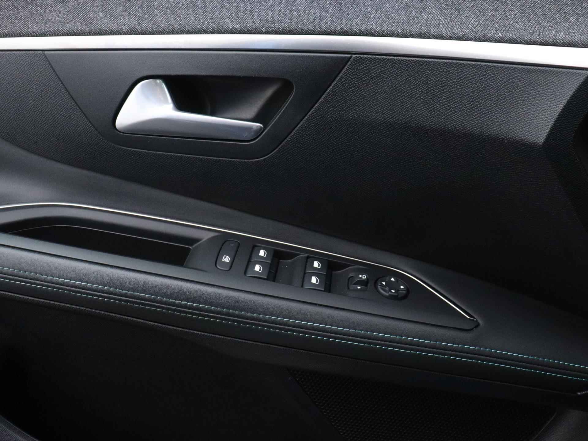 Peugeot 3008 SUV Allure 1.6 Plug-in Hybrid 225pk Automaat | Navigatie | Achteruitrijcamera | Handsfree achterklep | Dodehoeksensor | Climate Control | Stoelverwarming | Keyless | Parkeersensoren v+a | Cruise Control | Led koplampen | Apple Carplay | Bluetooth | DAB+ radio | Donker getint glas | 18" lichtmetalen velgen | - 17/36