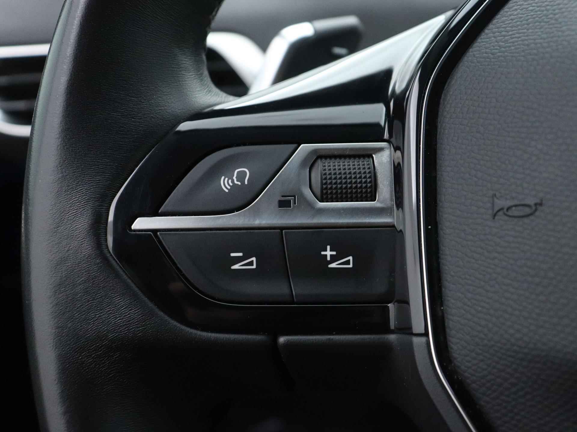 Peugeot 3008 SUV Allure 1.6 Plug-in Hybrid 225pk Automaat | Navigatie | Achteruitrijcamera | Handsfree achterklep | Dodehoeksensor | Climate Control | Stoelverwarming | Keyless | Parkeersensoren v+a | Cruise Control | Led koplampen | Apple Carplay | Bluetooth | DAB+ radio | Donker getint glas | 18" lichtmetalen velgen | - 18/36