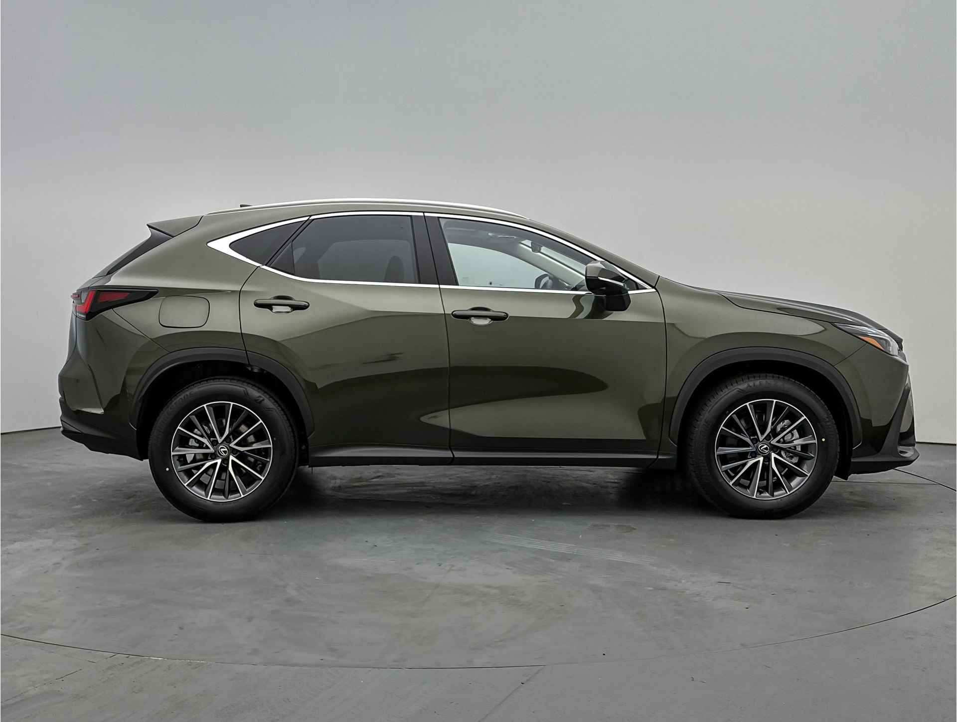 Lexus NX 450h+ AWD Luxury Line Limited | Panoramadak | Leder | LM velgen | Parkeersensoren | 360 Camera | Dodehoek Ass. | Stoel en stuurwiel verwarmd | - 21/54