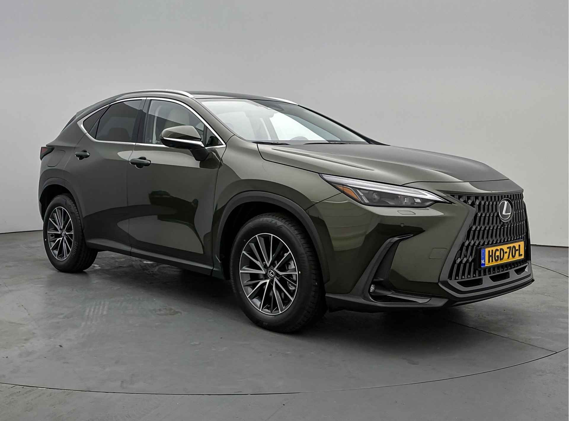 Lexus NX 450h+ AWD Luxury Line Limited | Panoramadak | Leder | LM velgen | Parkeersensoren | 360 Camera | Dodehoek Ass. | Stoel en stuurwiel verwarmd | - 22/54