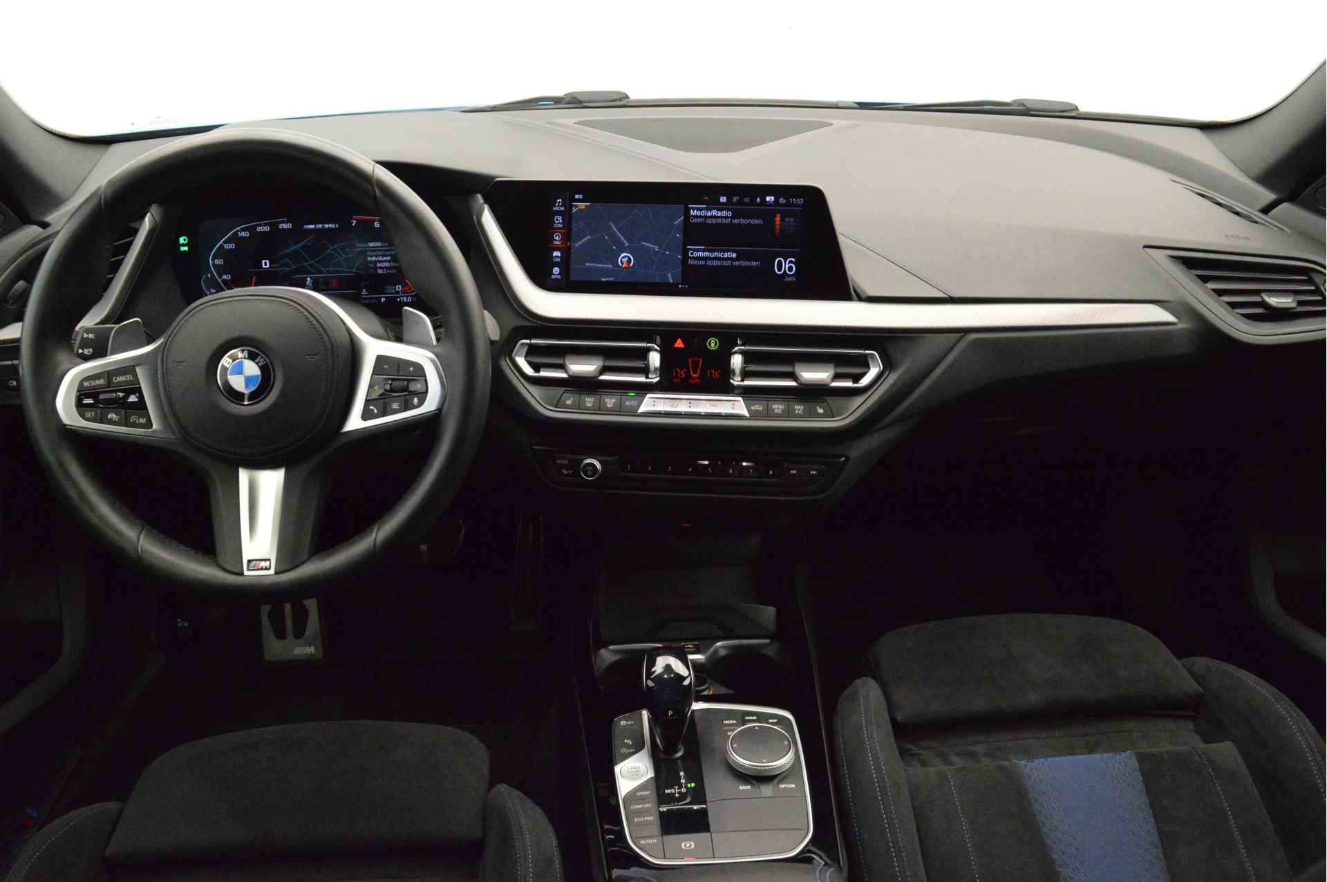 BMW 2 Serie Gran Coupé M235i xDrive High Executive Automaat / M Sportstoelen / Adaptieve LED / Active Cruise Control / Parking Assistant / Live Cockpit Professional / Stoelverwarming - 15/17