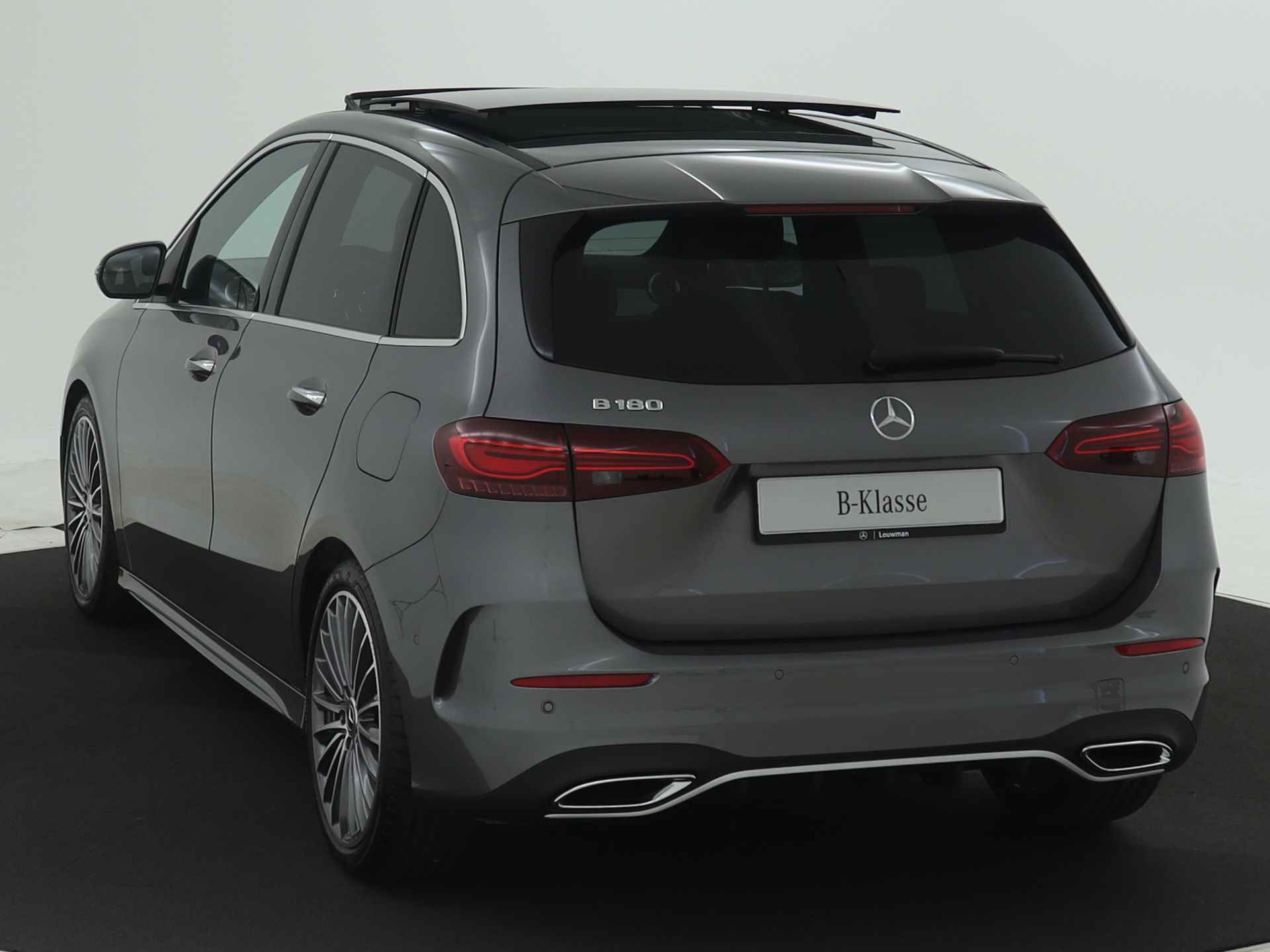 Mercedes-Benz B-Klasse 180 AMG line | Panoramadak | Premium pakket | 19 Inch Multispaaks | Sfeerverlichting | Parkeerpakket | EASY PACK achterklep | Dodehoekassistent | - 13/35