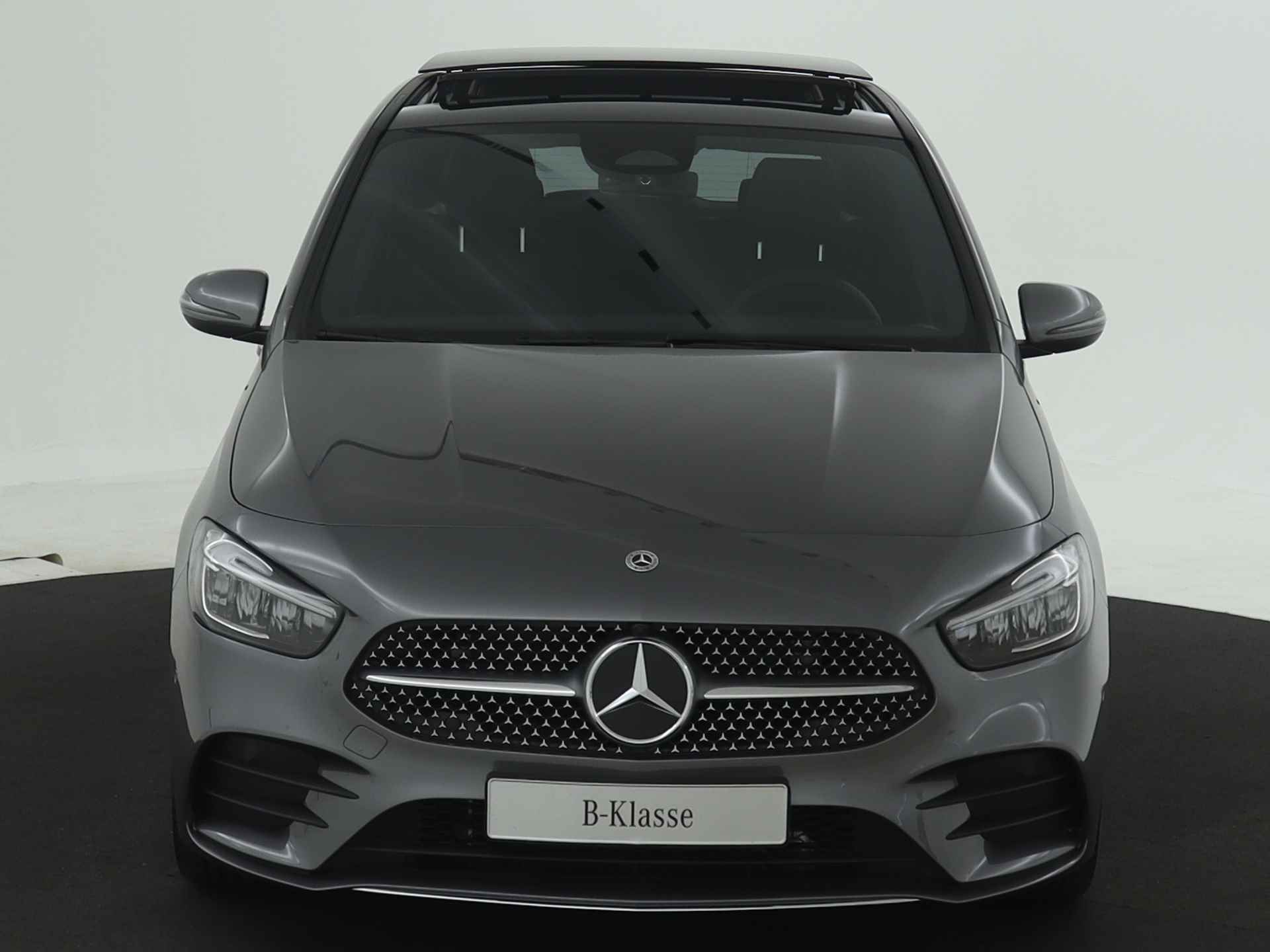 Mercedes-Benz B-Klasse 180 AMG line | Panoramadak | Premium pakket | 19 Inch Multispaaks | Sfeerverlichting | Parkeerpakket | EASY PACK achterklep | Dodehoekassistent | - 22/35