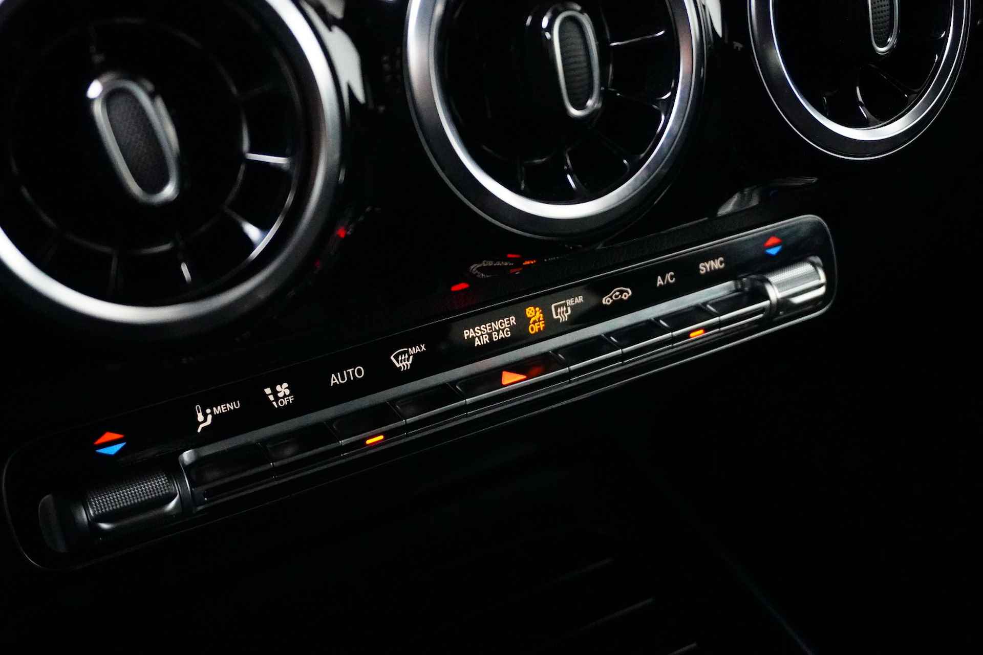 Mercedes-Benz GLA 180 AMG Line. Navigatie | Stoelverwarming | Achteruitrijcamera | - 43/50